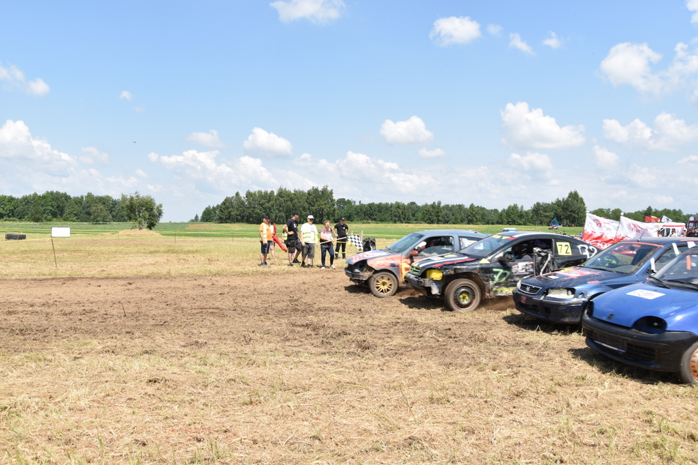 71 DSC 0102 Wrak Race ze wsparciem dla małego Nikodema na ,,lądowisku” w Morzychnie zgromadził tłumy mieszkańców z Powiśla i okolic