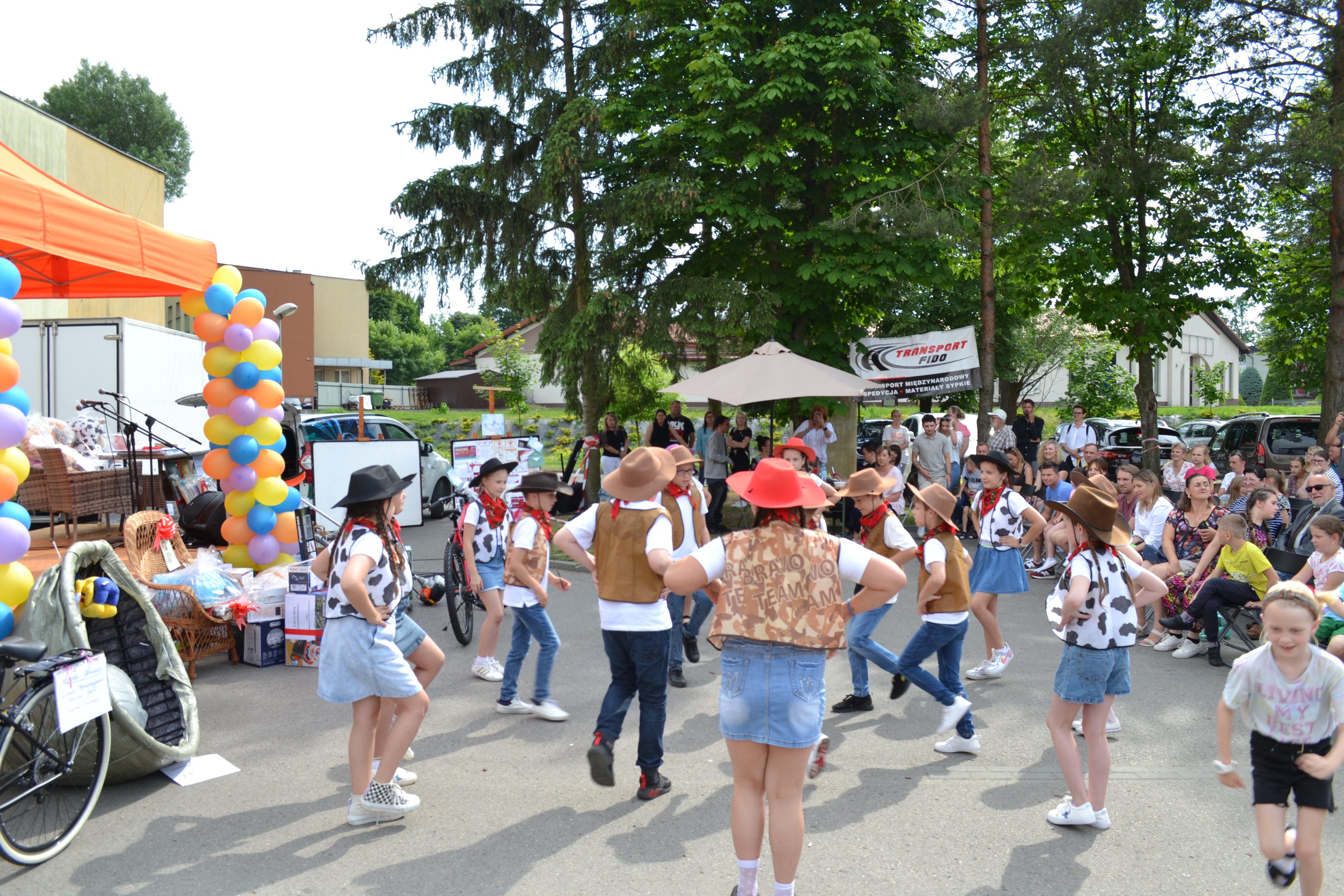 DSC 0966 ,,Dobro. Im więcej go dajesz tym więcej dostajesz . XII Charytatywny Festyn ,,Pomocnej Dłoni