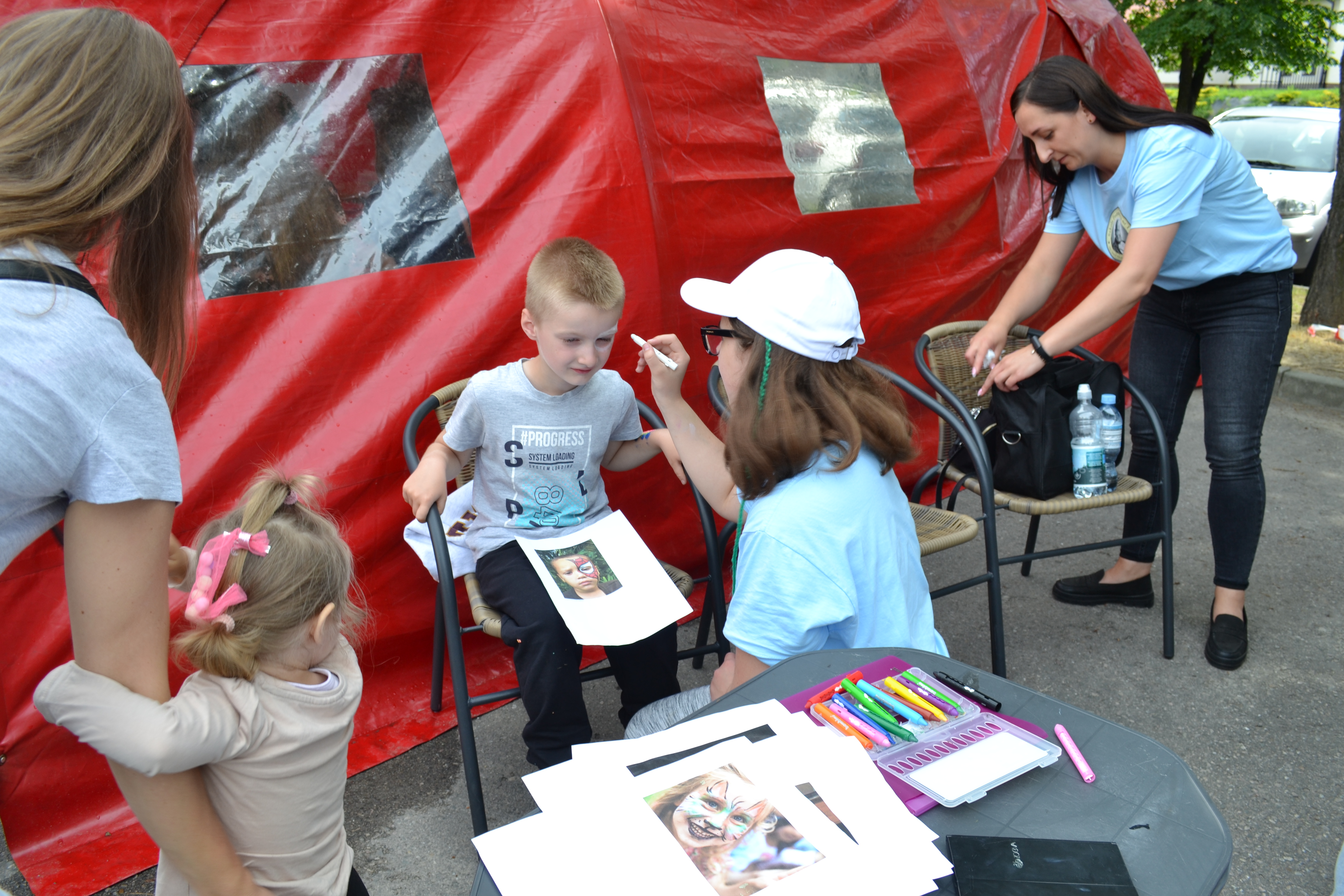 DSC 0981 ,,Dobro. Im więcej go dajesz tym więcej dostajesz . XII Charytatywny Festyn ,,Pomocnej Dłoni