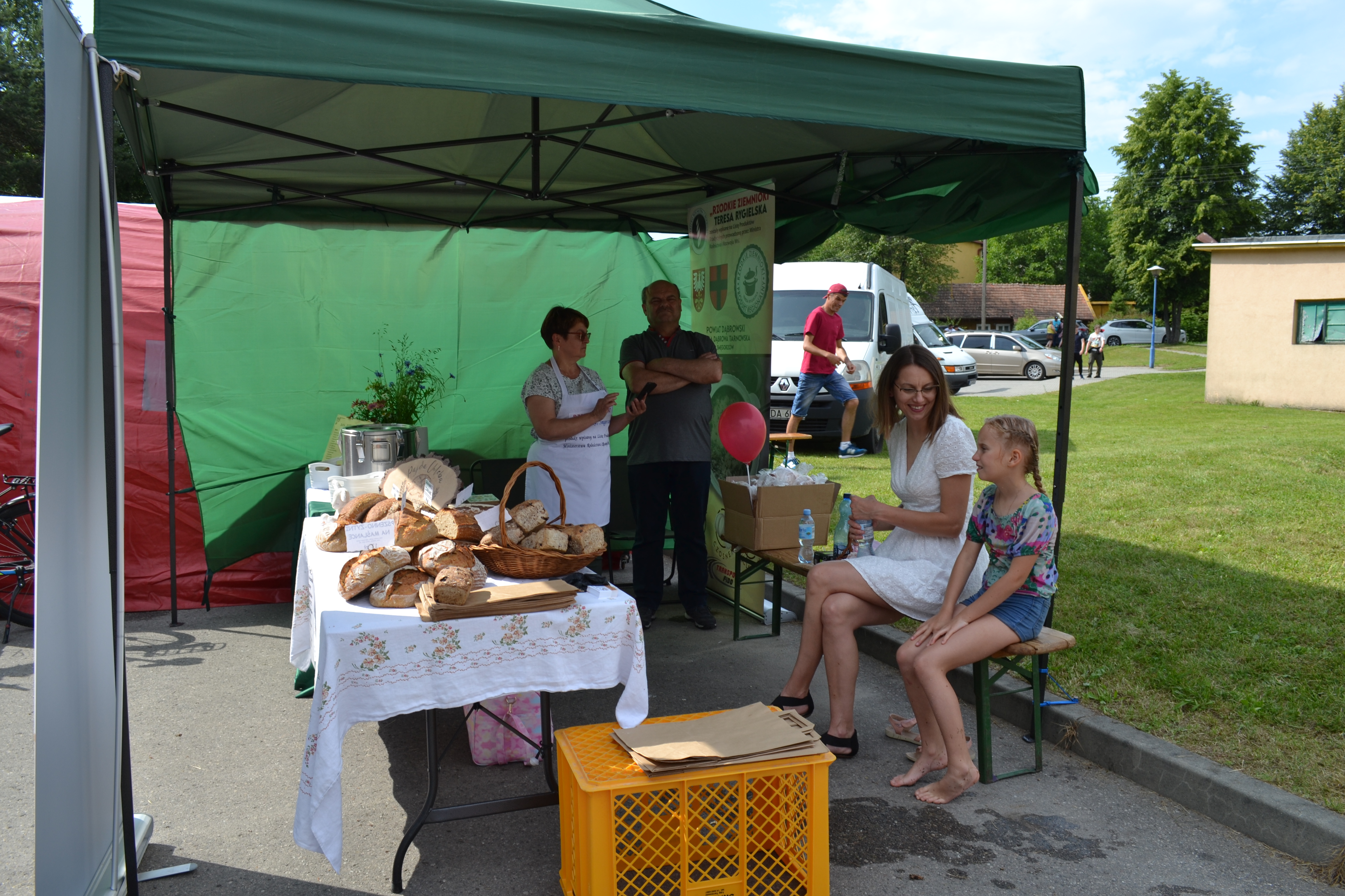 DSC 1004 ,,Dobro. Im więcej go dajesz tym więcej dostajesz . XII Charytatywny Festyn ,,Pomocnej Dłoni
