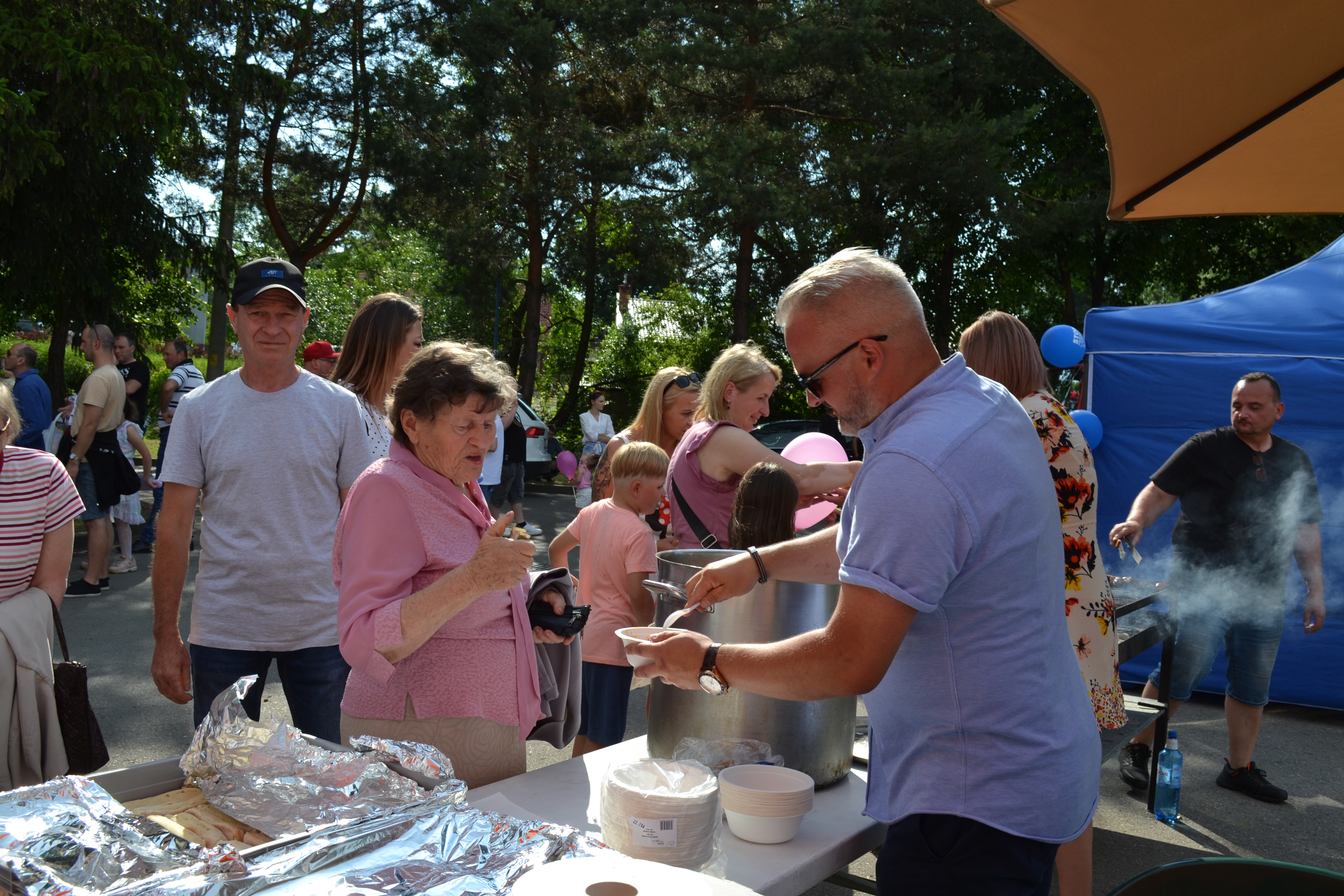 DSC 1051 ,,Dobro. Im więcej go dajesz tym więcej dostajesz . XII Charytatywny Festyn ,,Pomocnej Dłoni