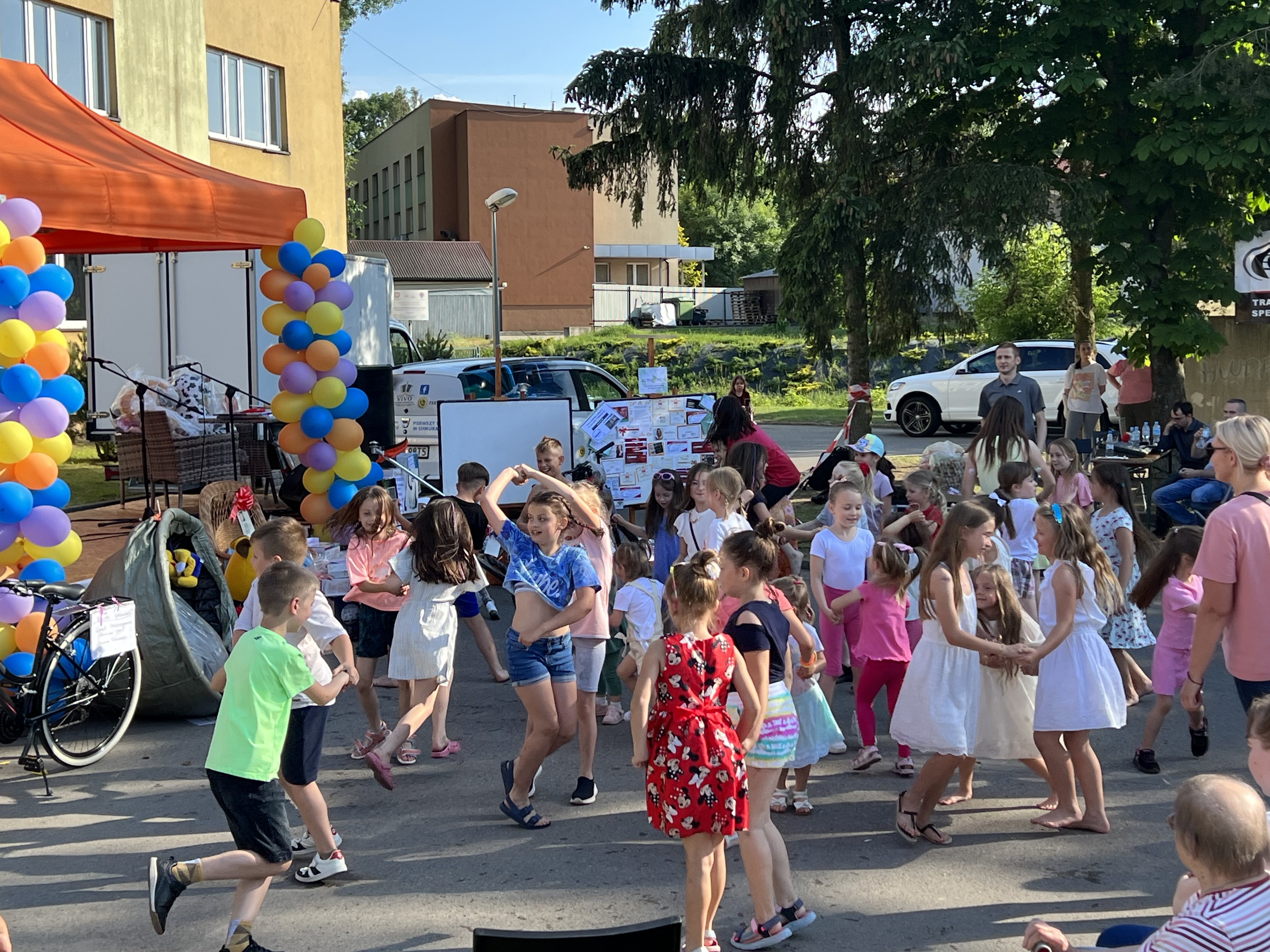 IMG 9540 ,,Dobro. Im więcej go dajesz tym więcej dostajesz . XII Charytatywny Festyn ,,Pomocnej Dłoni