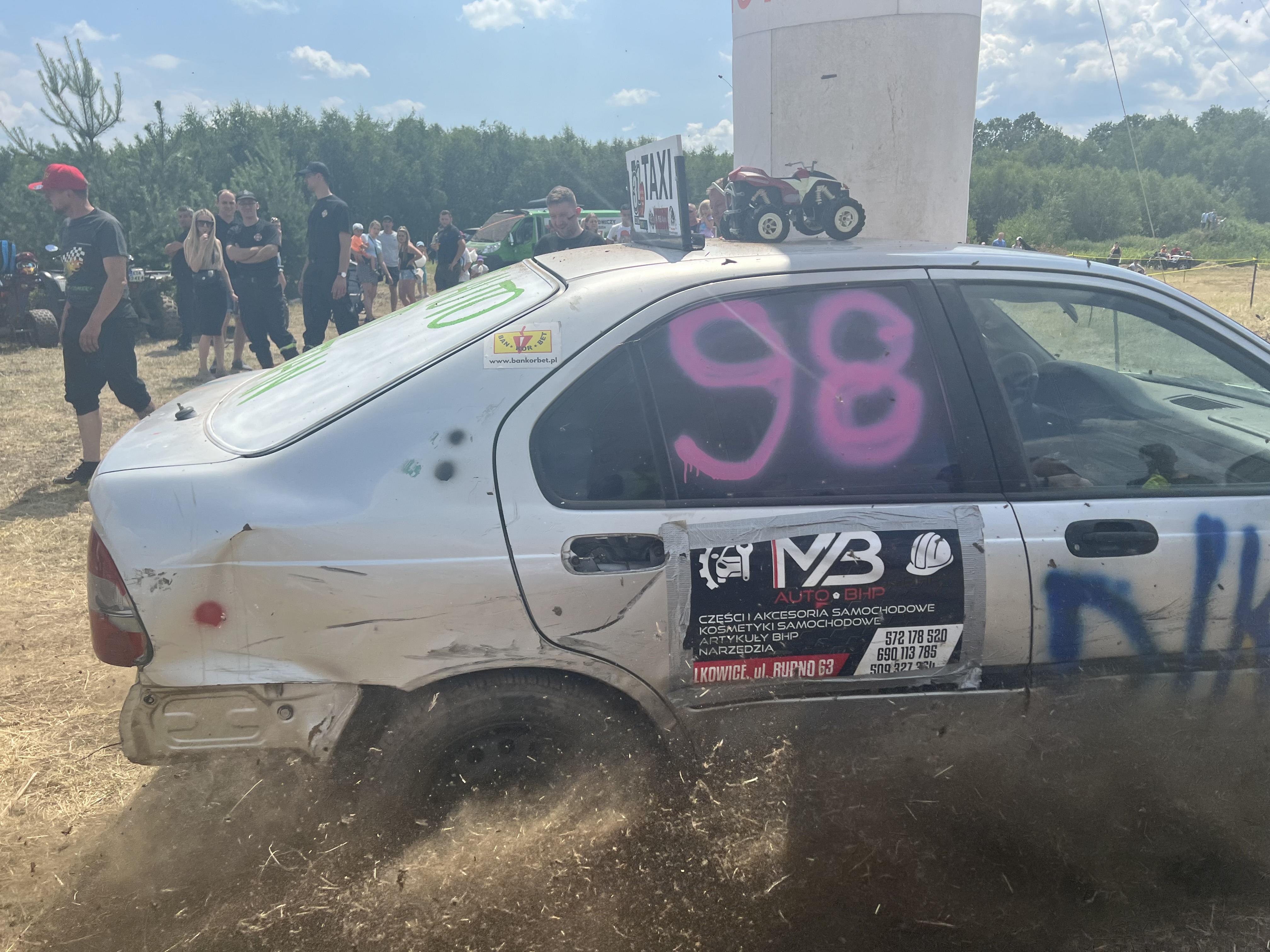 IMG 9852 Wrak Race ze wsparciem dla małego Nikodema na ,,lądowisku” w Morzychnie zgromadził tłumy mieszkańców z Powiśla i okolic