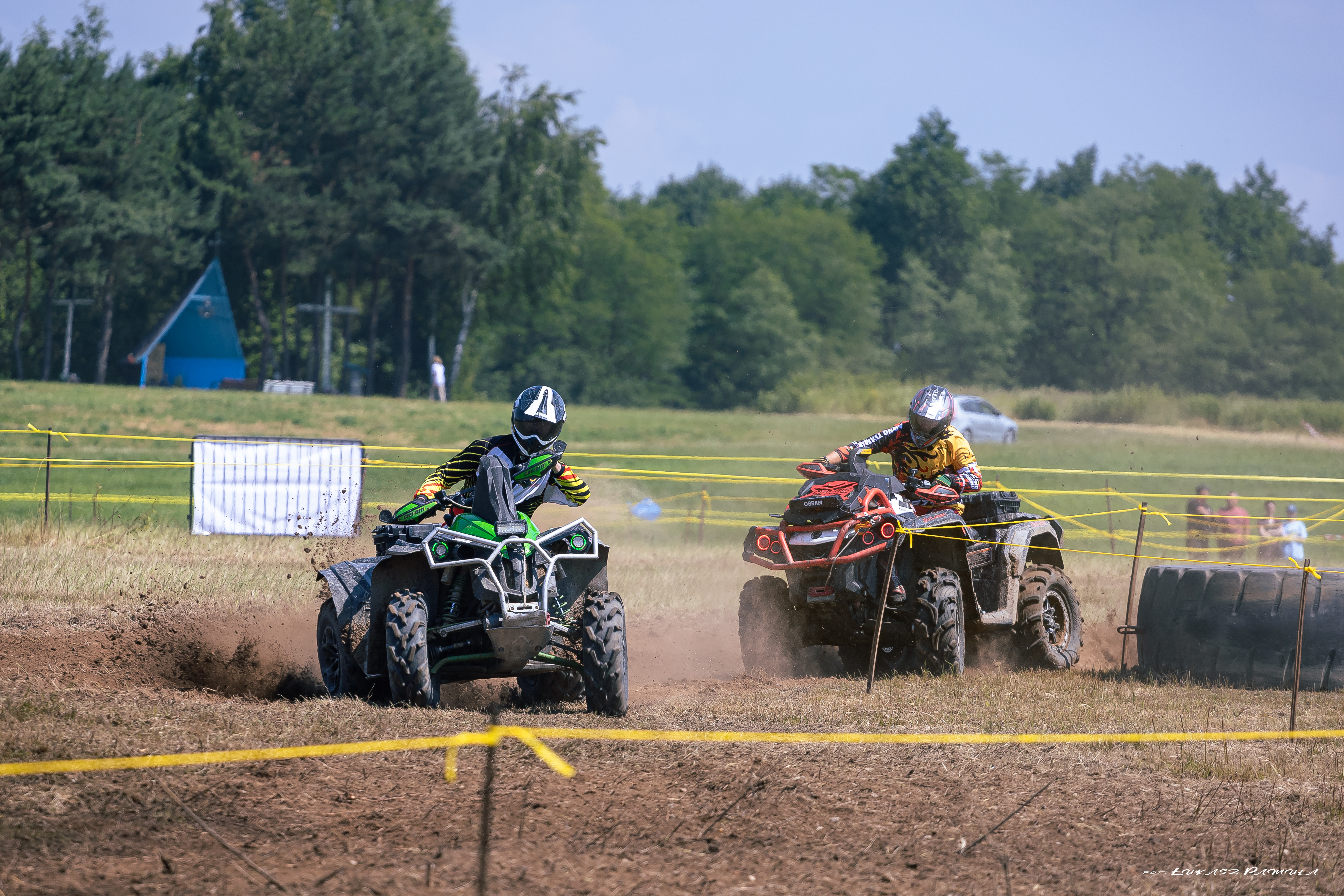 WrakRace25.05.2023 15 Wrak Race ze wsparciem dla małego Nikodema na ,,lądowisku” w Morzychnie zgromadził tłumy mieszkańców z Powiśla i okolic