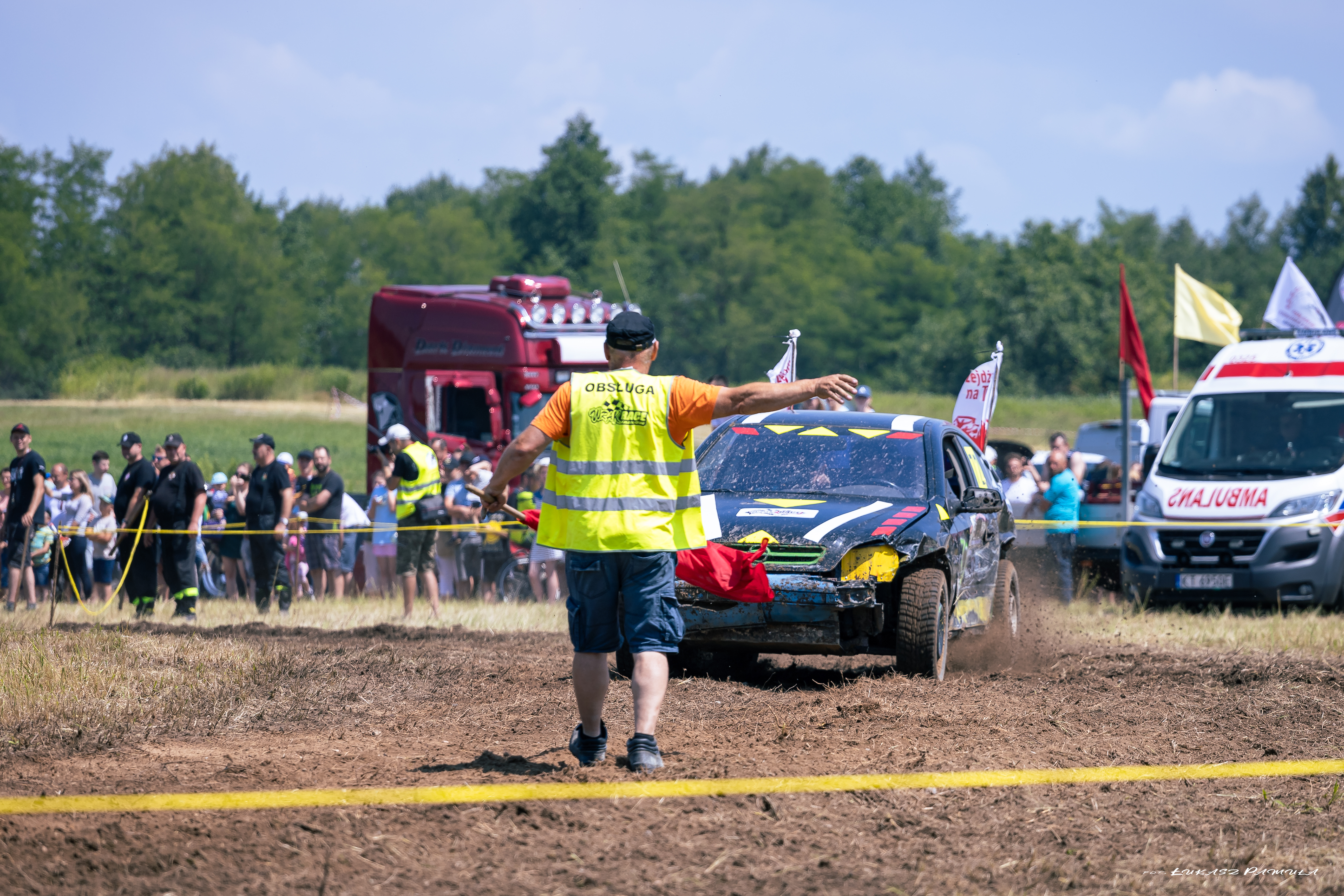 WrakRace25.05.2023 21 Wrak Race ze wsparciem dla małego Nikodema na ,,lądowisku” w Morzychnie zgromadził tłumy mieszkańców z Powiśla i okolic