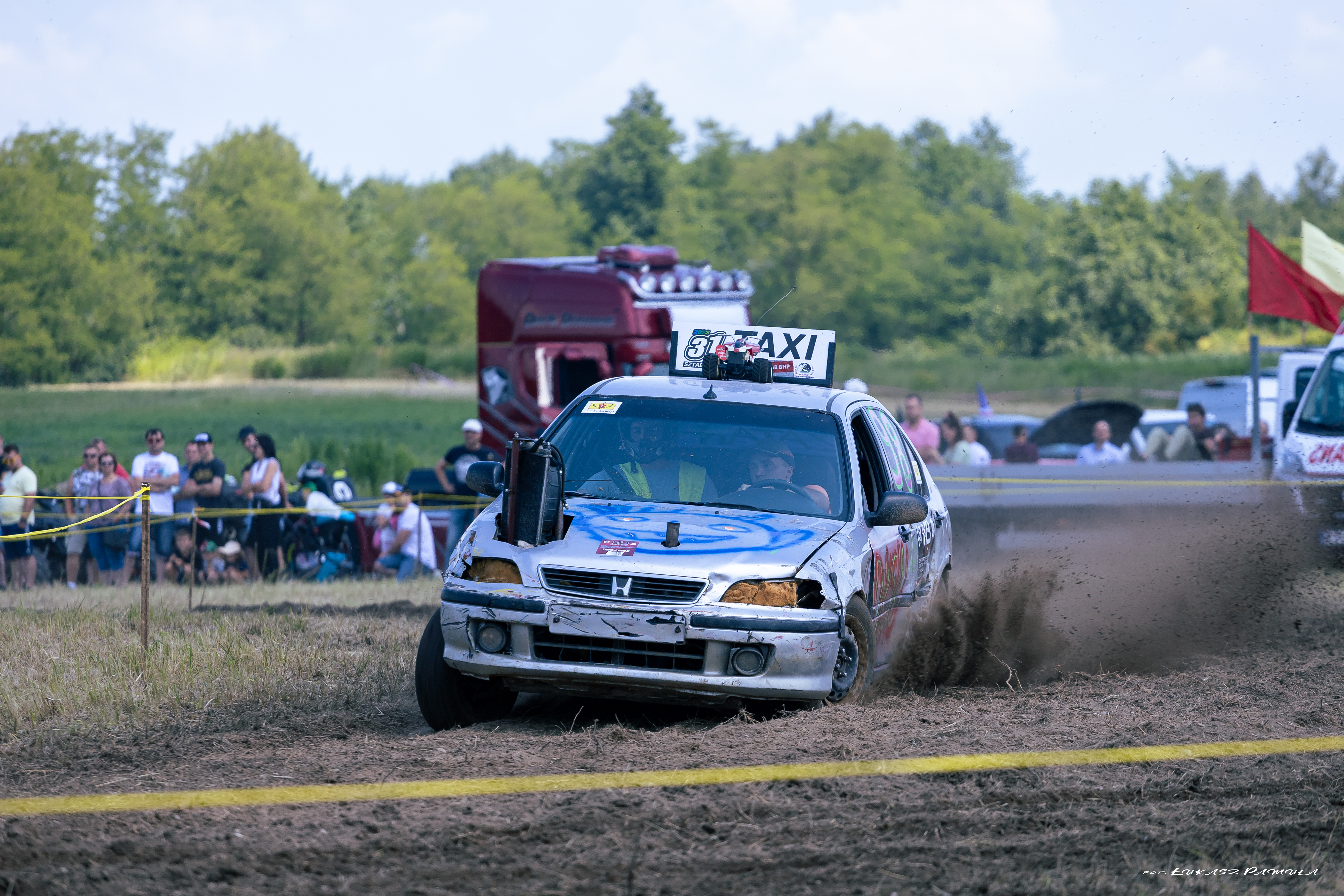 WrakRace25.05.2023 24 Wrak Race ze wsparciem dla małego Nikodema na ,,lądowisku” w Morzychnie zgromadził tłumy mieszkańców z Powiśla i okolic