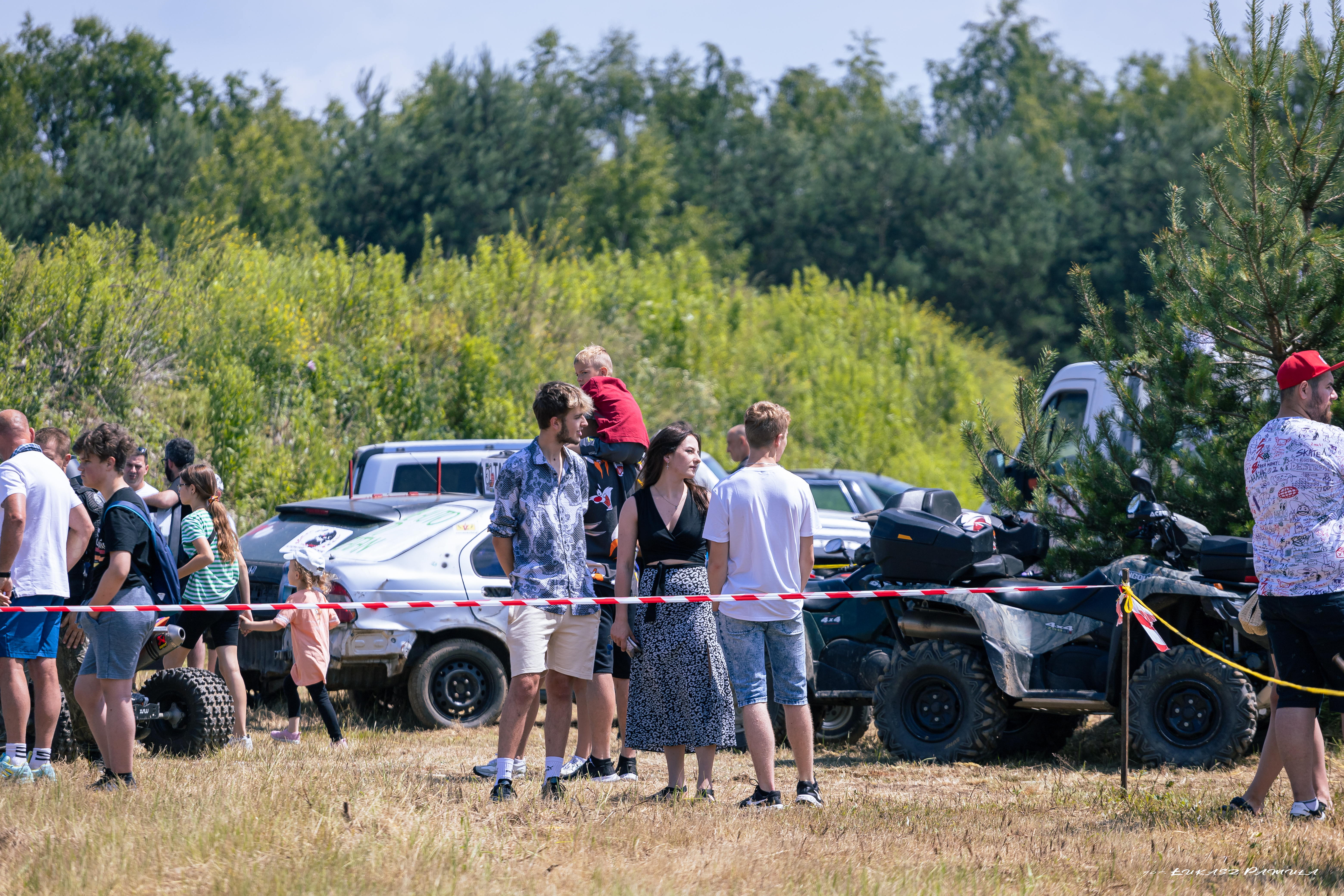 WrakRace25.05.2023 25 Wrak Race ze wsparciem dla małego Nikodema na ,,lądowisku” w Morzychnie zgromadził tłumy mieszkańców z Powiśla i okolic