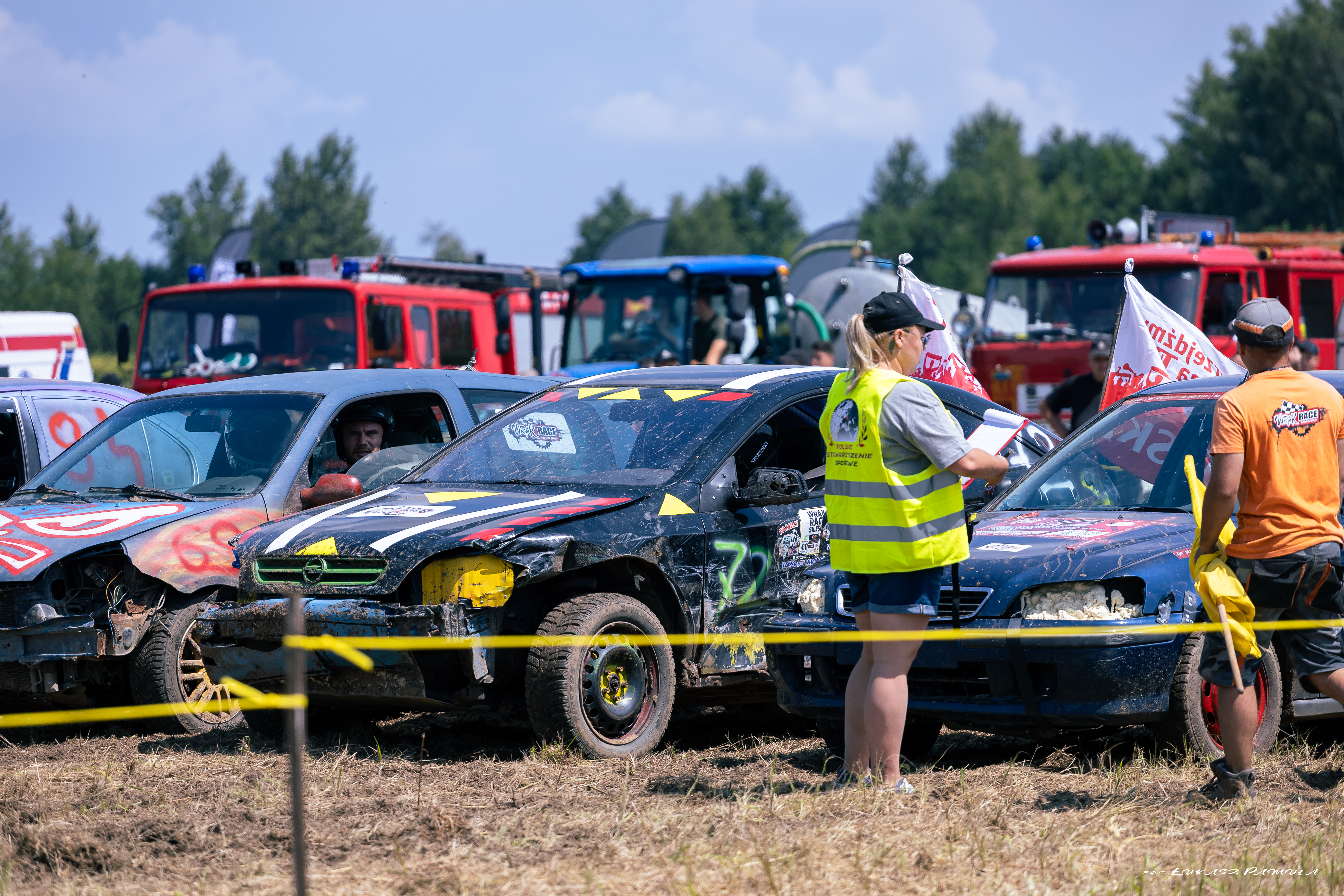 WrakRace25.05.2023 26 Wrak Race ze wsparciem dla małego Nikodema na ,,lądowisku” w Morzychnie zgromadził tłumy mieszkańców z Powiśla i okolic