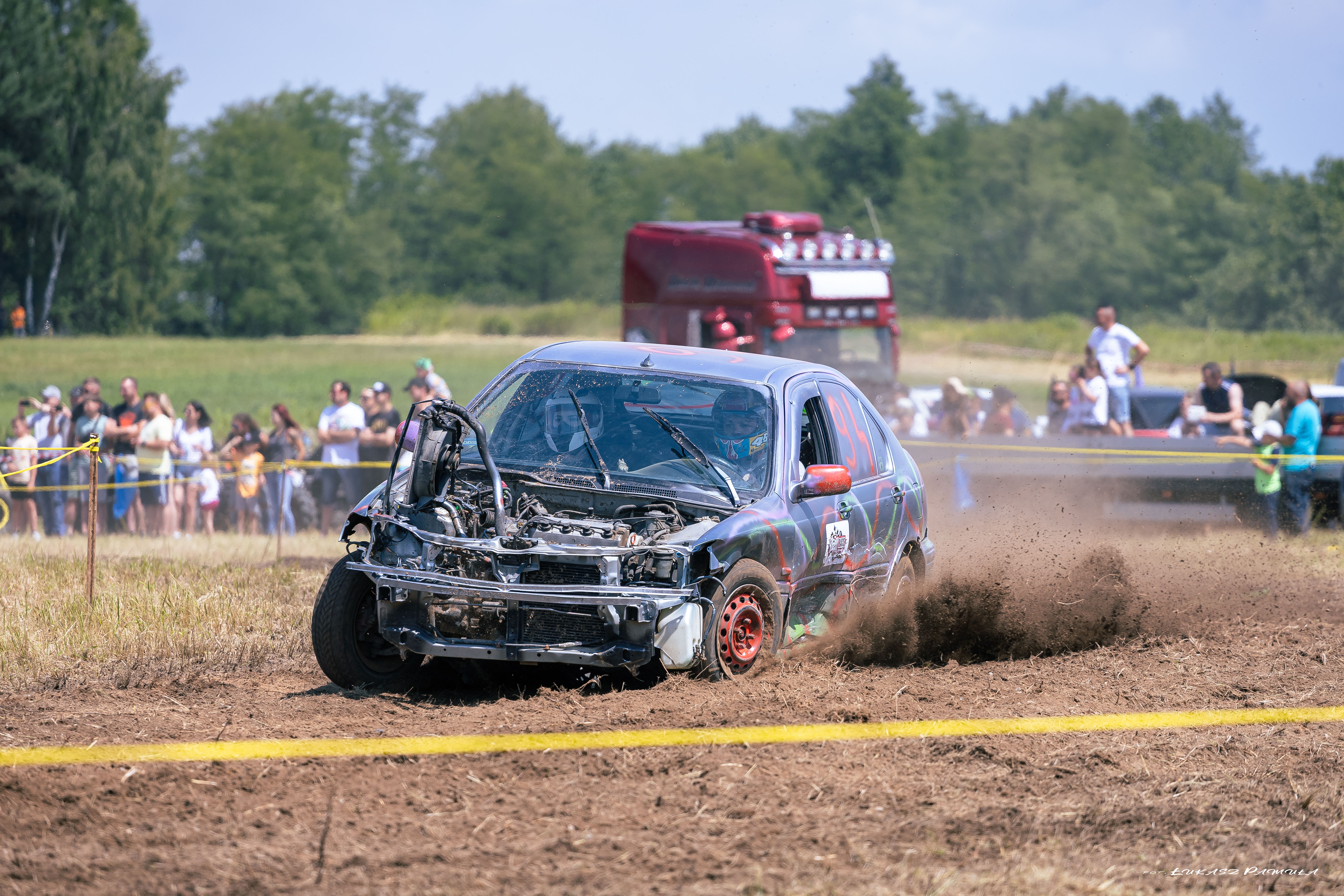 WrakRace25.05.2023 30 Wrak Race ze wsparciem dla małego Nikodema na ,,lądowisku” w Morzychnie zgromadził tłumy mieszkańców z Powiśla i okolic