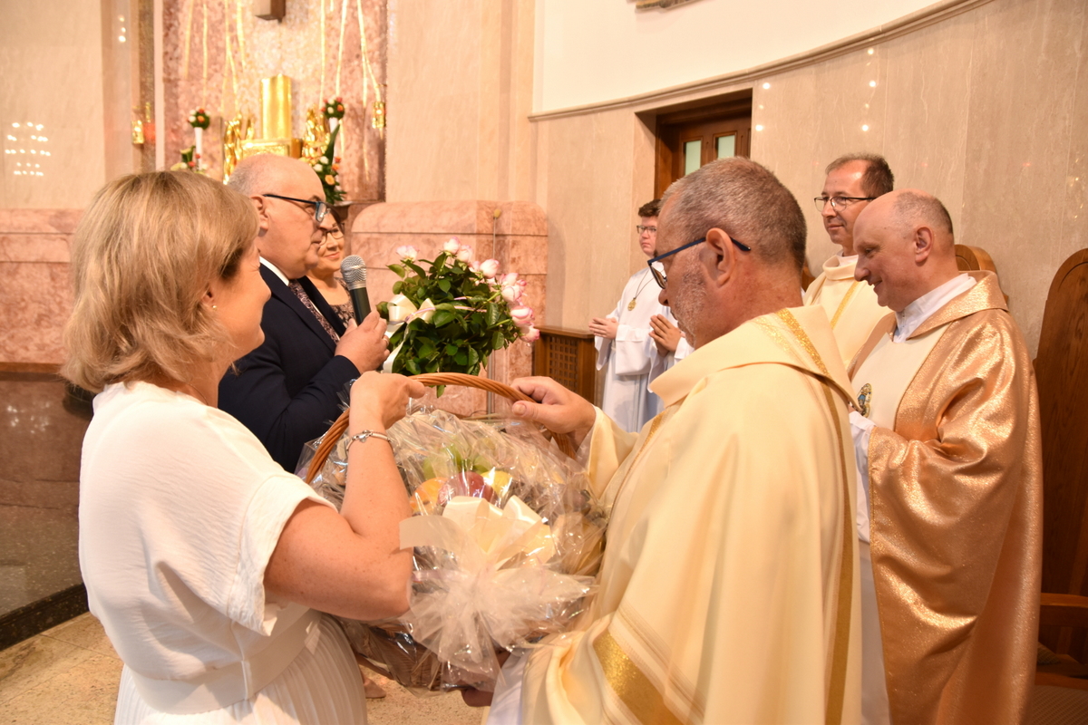 10 DSC 0276 Uroczystości odpustowe oraz jubileusz 25 lecia pracy duszpasterskiej w naszej parafii ks. Zbigniewa