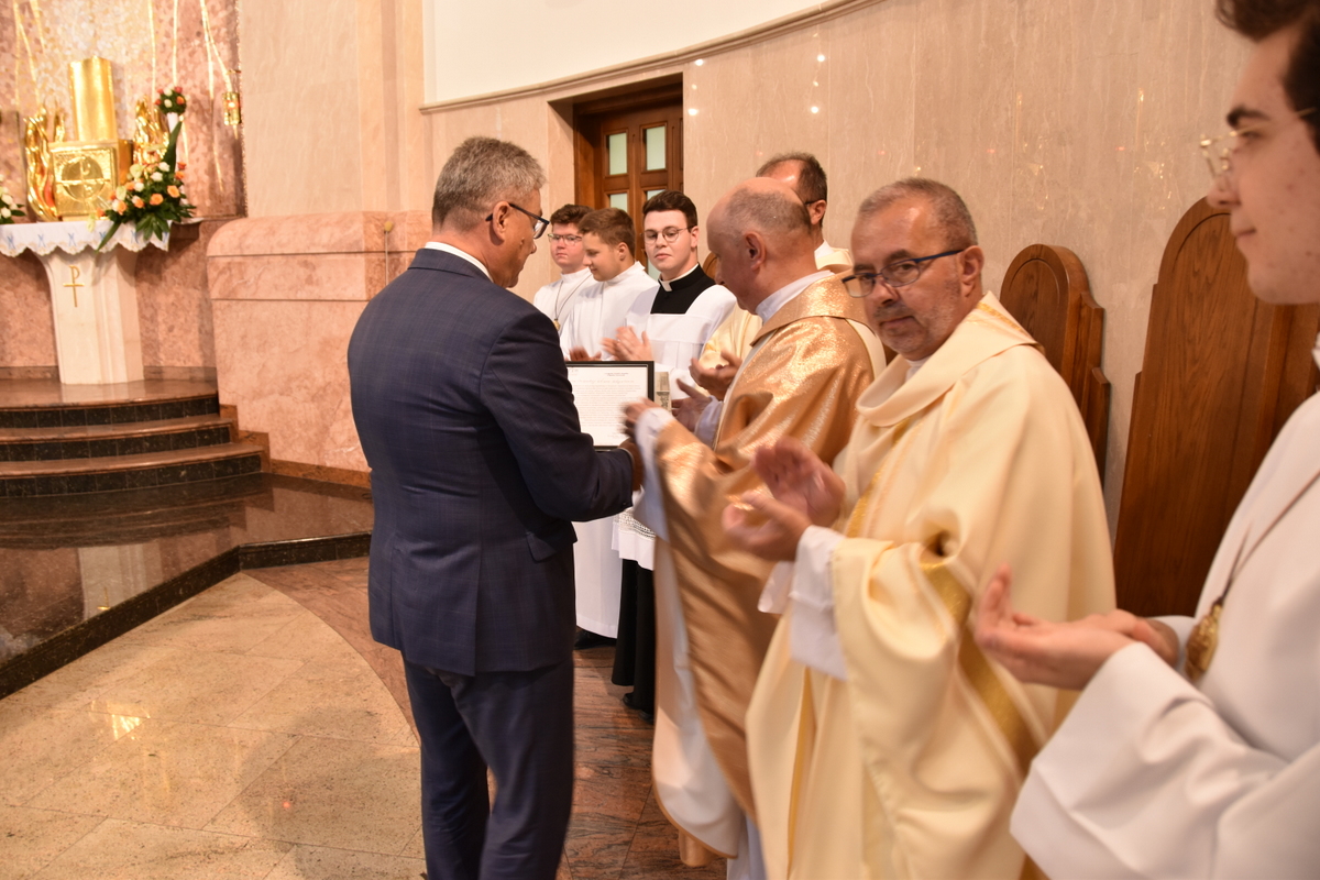 15 DSC 0306 Uroczystości odpustowe oraz jubileusz 25 lecia pracy duszpasterskiej w naszej parafii ks. Zbigniewa