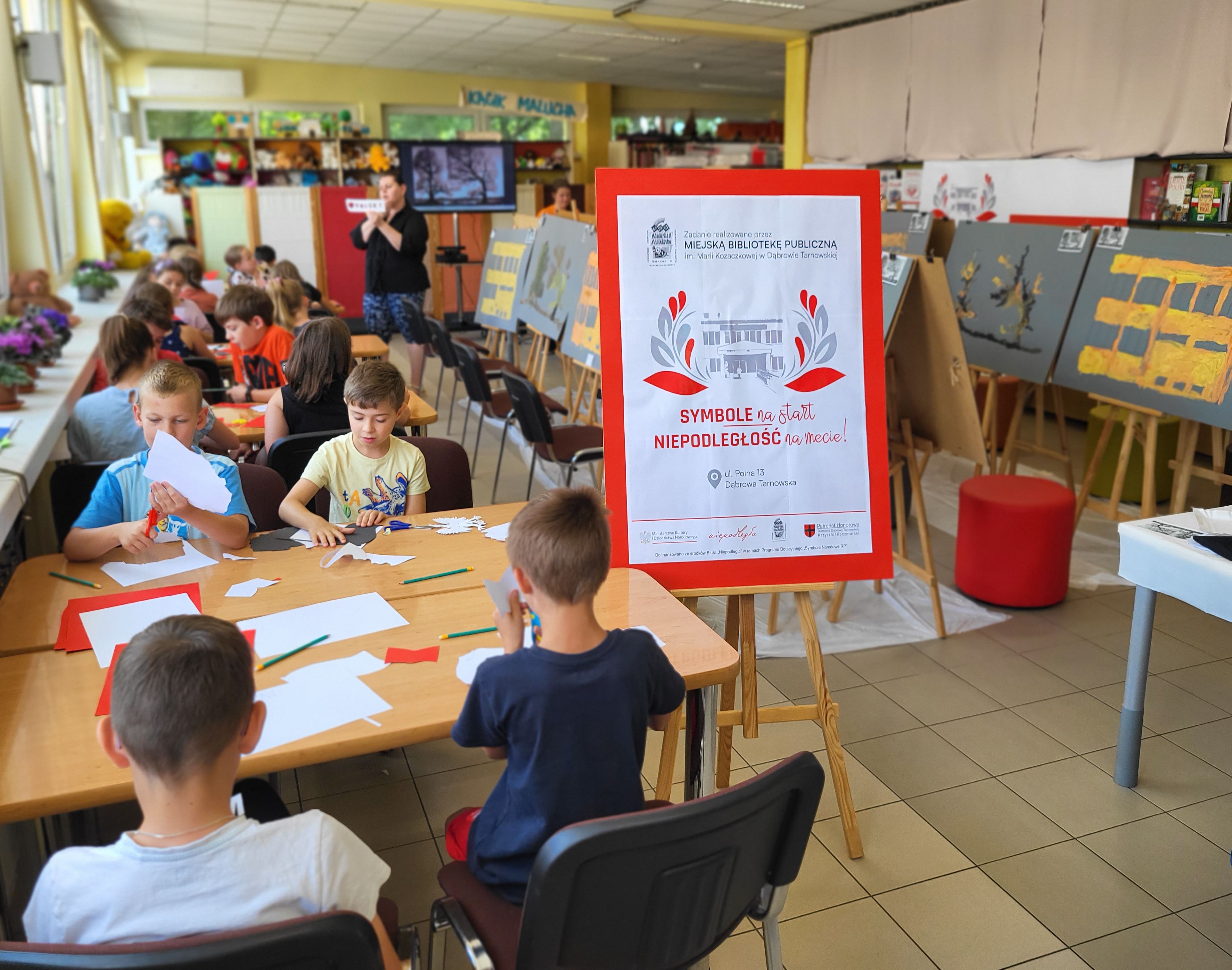 20230720 112232 „SYMBOLE W PROJEKCIE NA START” – WARSZTATY ARTYSTYCZNO ANIMACYJNE W MBP