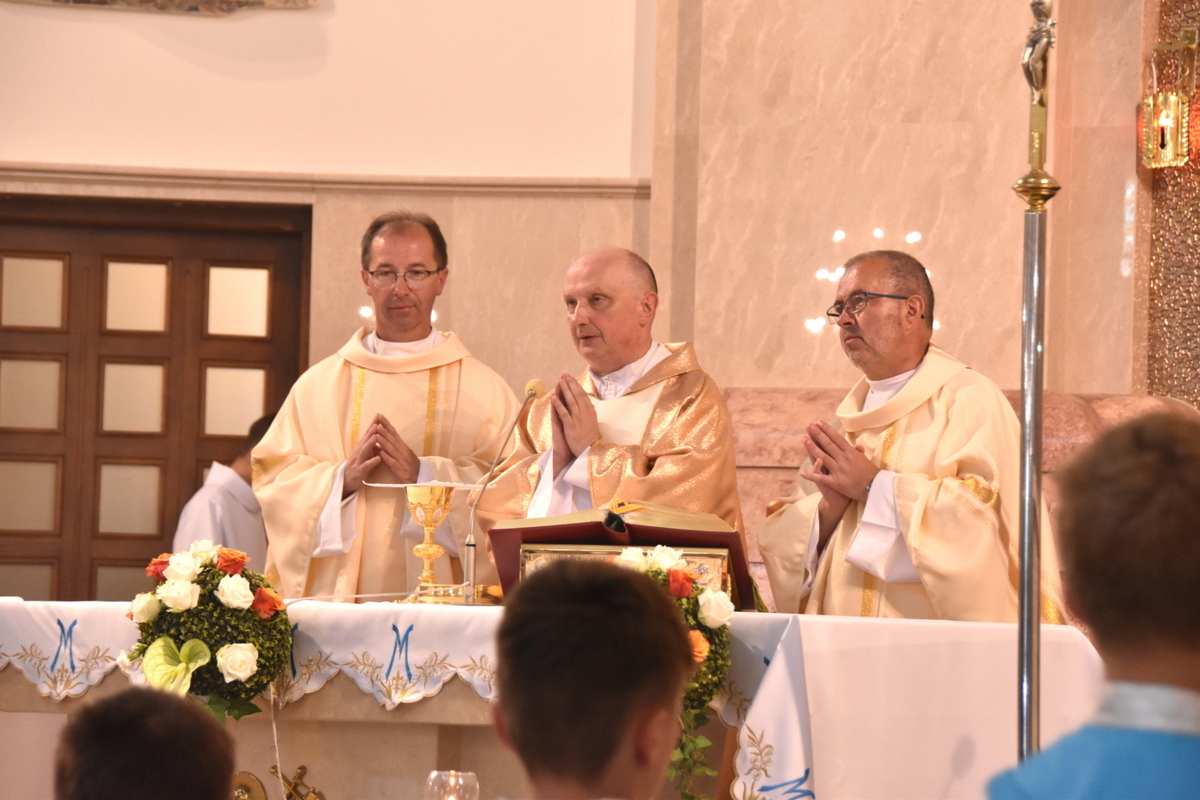 31 DSC 0372 Uroczystości odpustowe oraz jubileusz 25 lecia pracy duszpasterskiej w naszej parafii ks. Zbigniewa