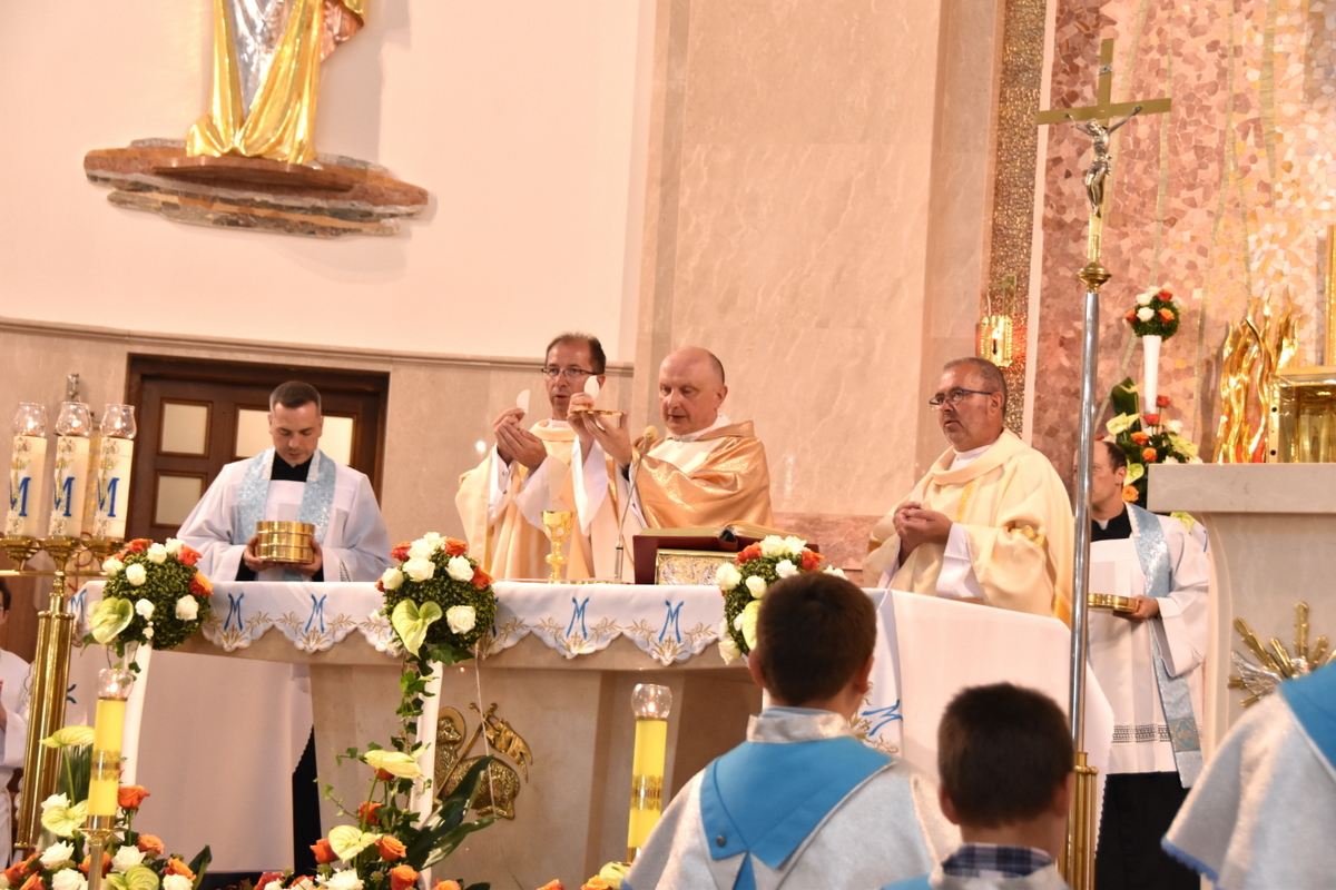 33 DSC 0381 Uroczystości odpustowe oraz jubileusz 25 lecia pracy duszpasterskiej w naszej parafii ks. Zbigniewa