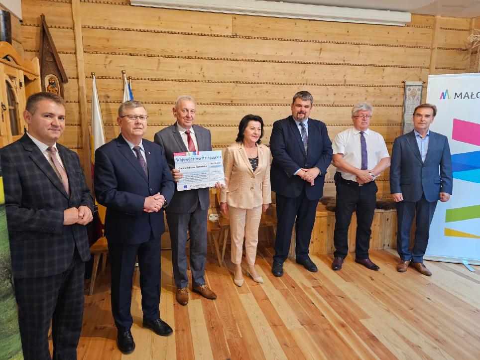 3d776044 85e0 4515 a756 693a932695ad Środki dla Gminy Dąbrowa Tarnowska na przebudowę drogi