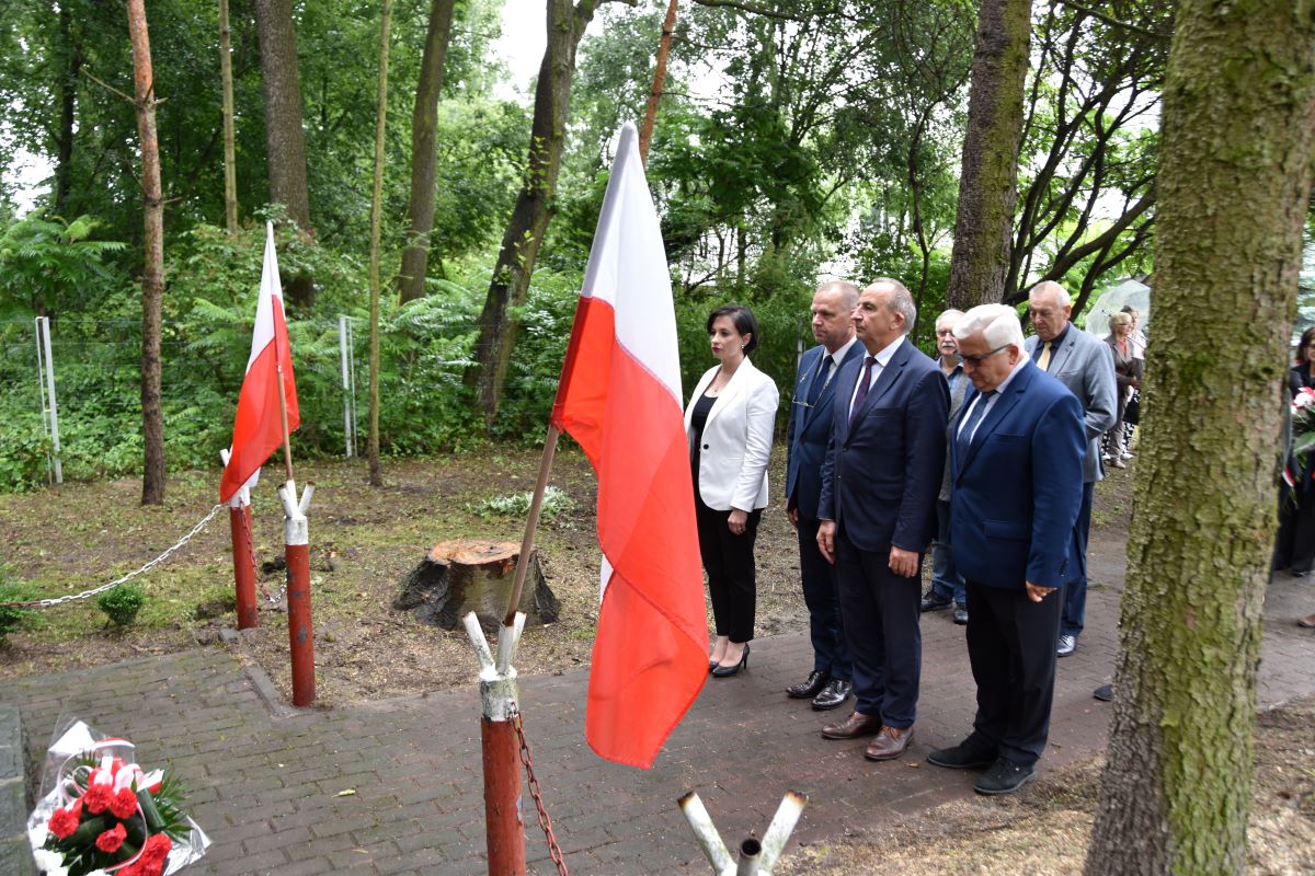 DSC 0606 Uczczono pamięć ofiar zbrodni hitlerowskiej przeprowadzonej w lasku Danielnik