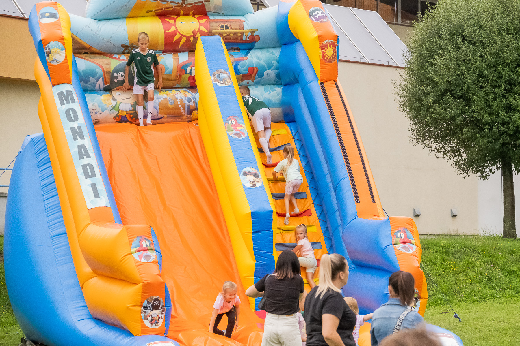 0041 Festyn Rodzinny organizowany przez klub Dąbrovia oraz Urząd Miejski w Dąbrowie Tarnowskiej