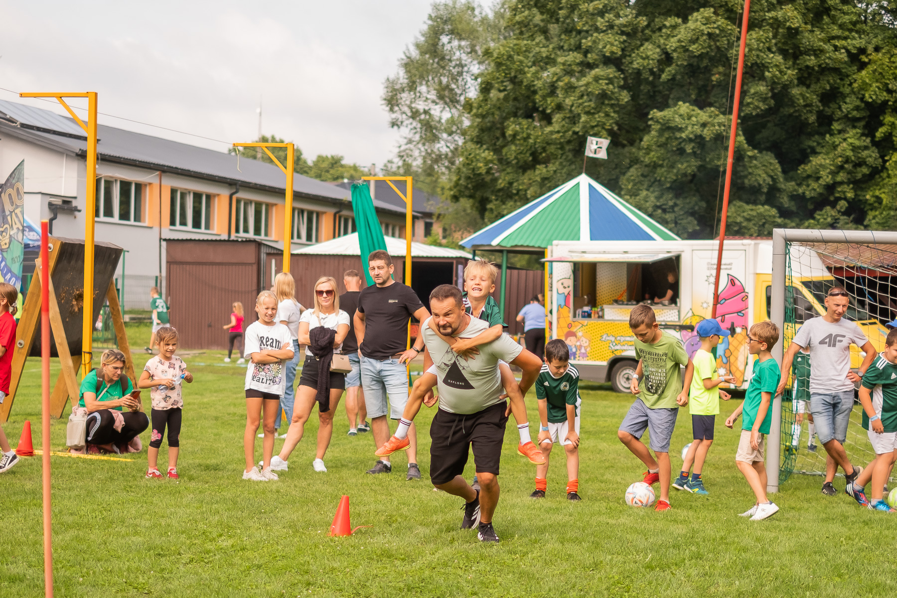 1991 Festyn Rodzinny organizowany przez klub Dąbrovia oraz Urząd Miejski w Dąbrowie Tarnowskiej