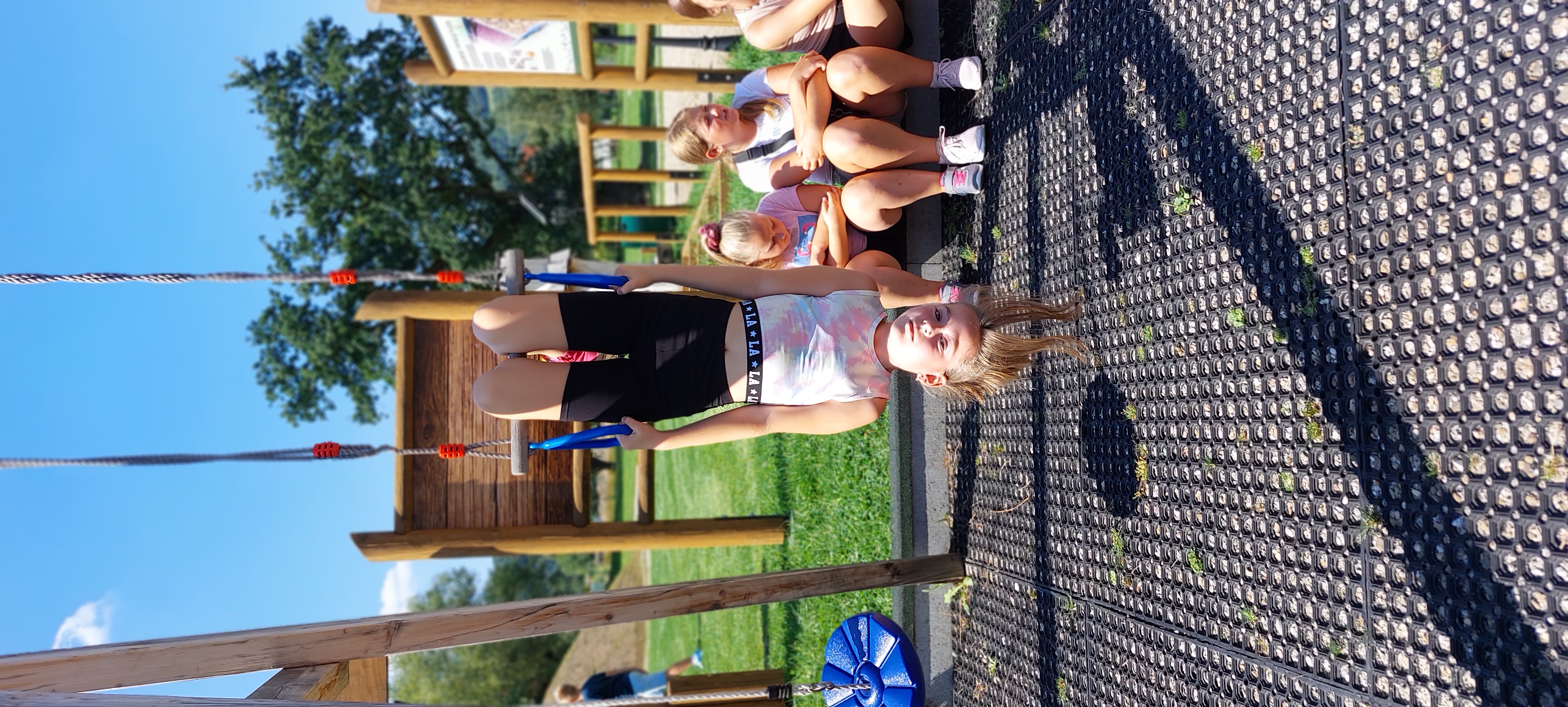 20230824 130643 80 DZIECI NA WYCIECZCE EDUKACYJNEJ W ZAGRODZIE „NA JĘDRZEJKÓWCE”