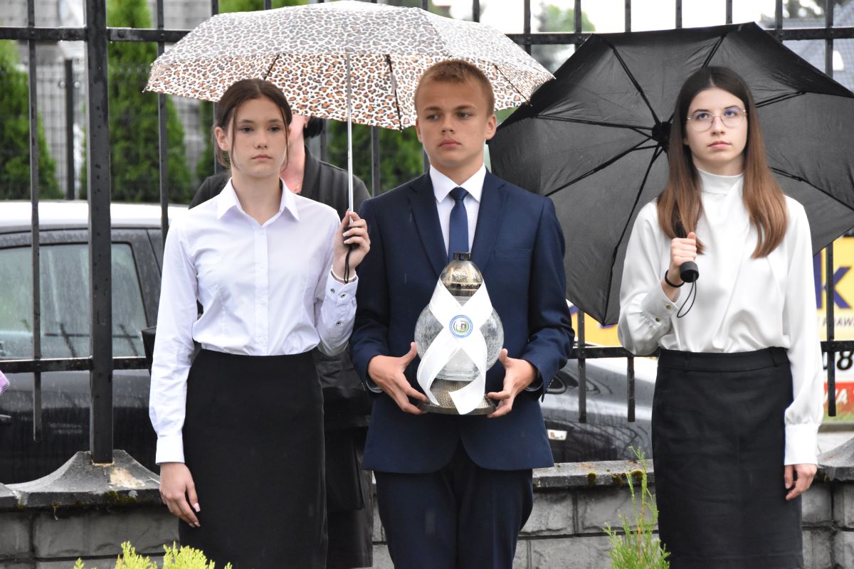 DSC 0651 Dąbrowa oddała hołd bohaterom Powstania Warszawskiego oraz lotnikom Halifaxa