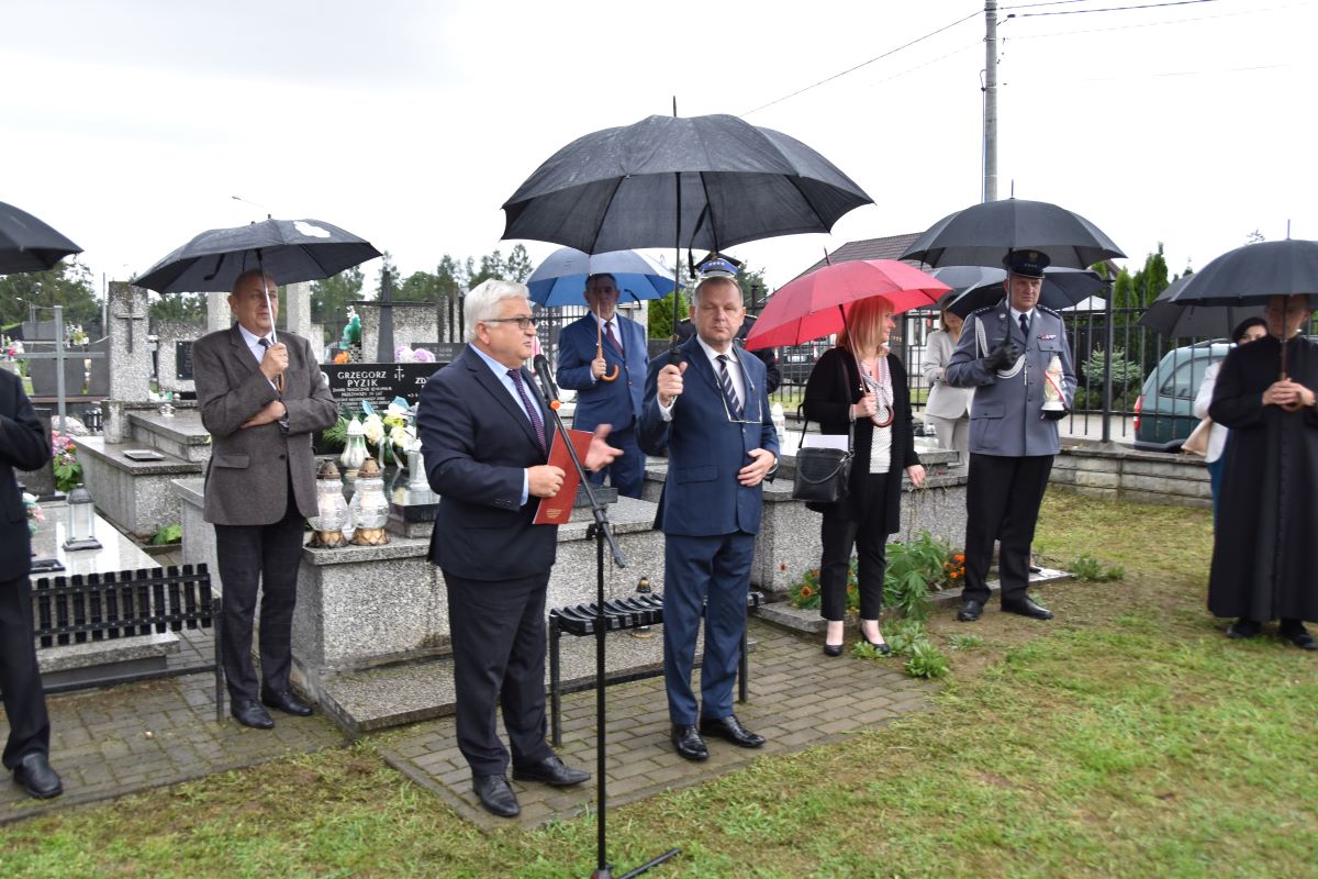 DSC 0655 Dąbrowa oddała hołd bohaterom Powstania Warszawskiego oraz lotnikom Halifaxa