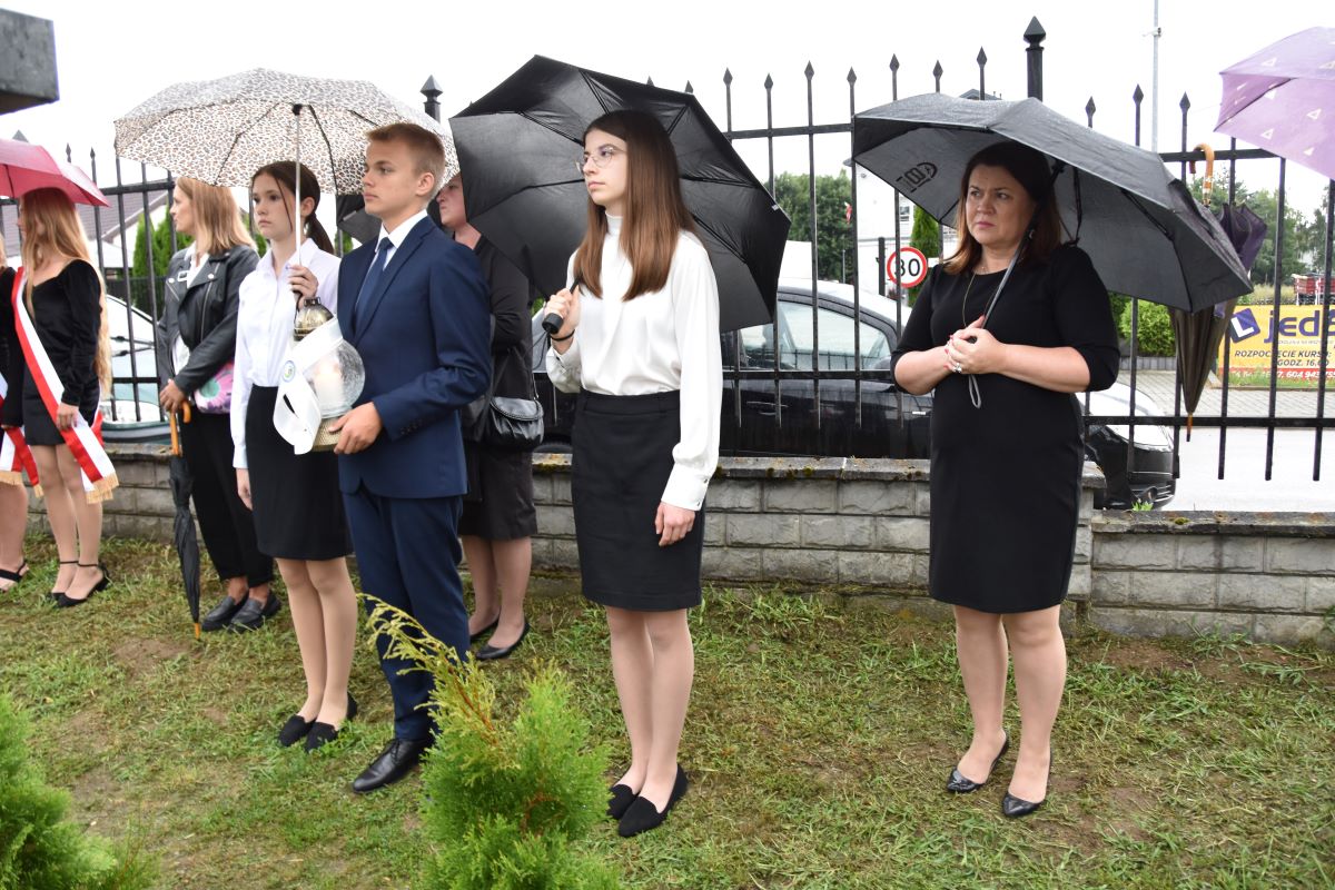 DSC 0668 Dąbrowa oddała hołd bohaterom Powstania Warszawskiego oraz lotnikom Halifaxa