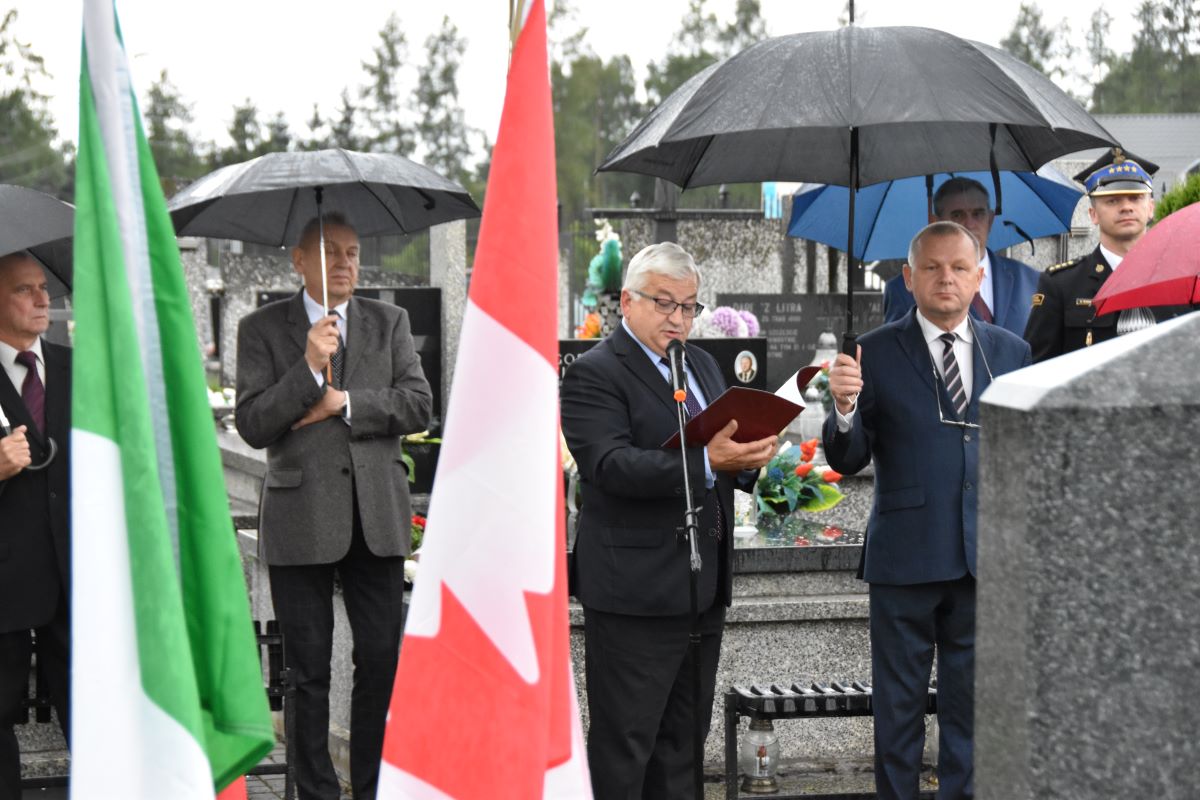 DSC 0673 Dąbrowa oddała hołd bohaterom Powstania Warszawskiego oraz lotnikom Halifaxa
