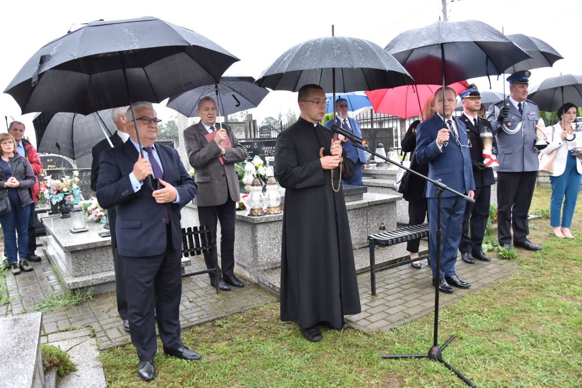 DSC 0676 Dąbrowa oddała hołd bohaterom Powstania Warszawskiego oraz lotnikom Halifaxa