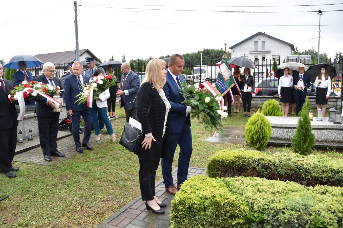 DSC 0683 Dąbrowa oddała hołd bohaterom Powstania Warszawskiego oraz lotnikom Halifaxa