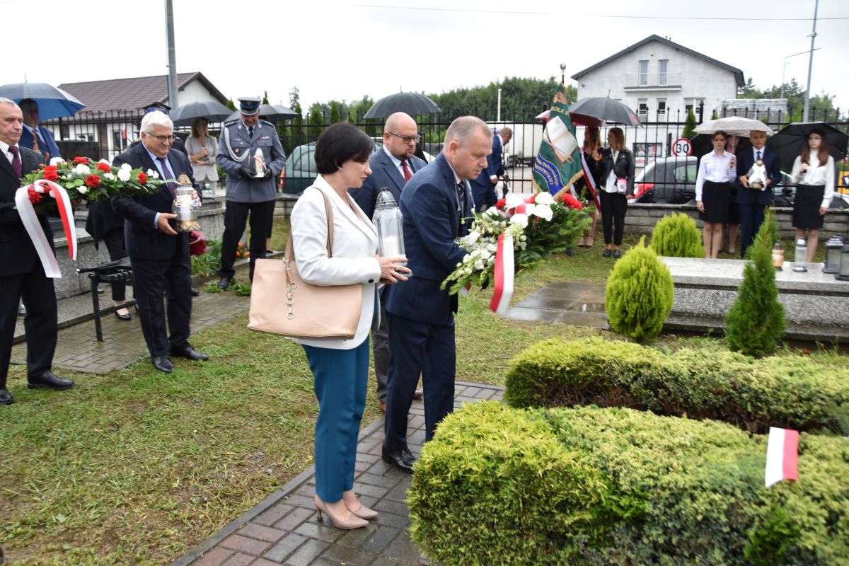 DSC 0693 Dąbrowa oddała hołd bohaterom Powstania Warszawskiego oraz lotnikom Halifaxa