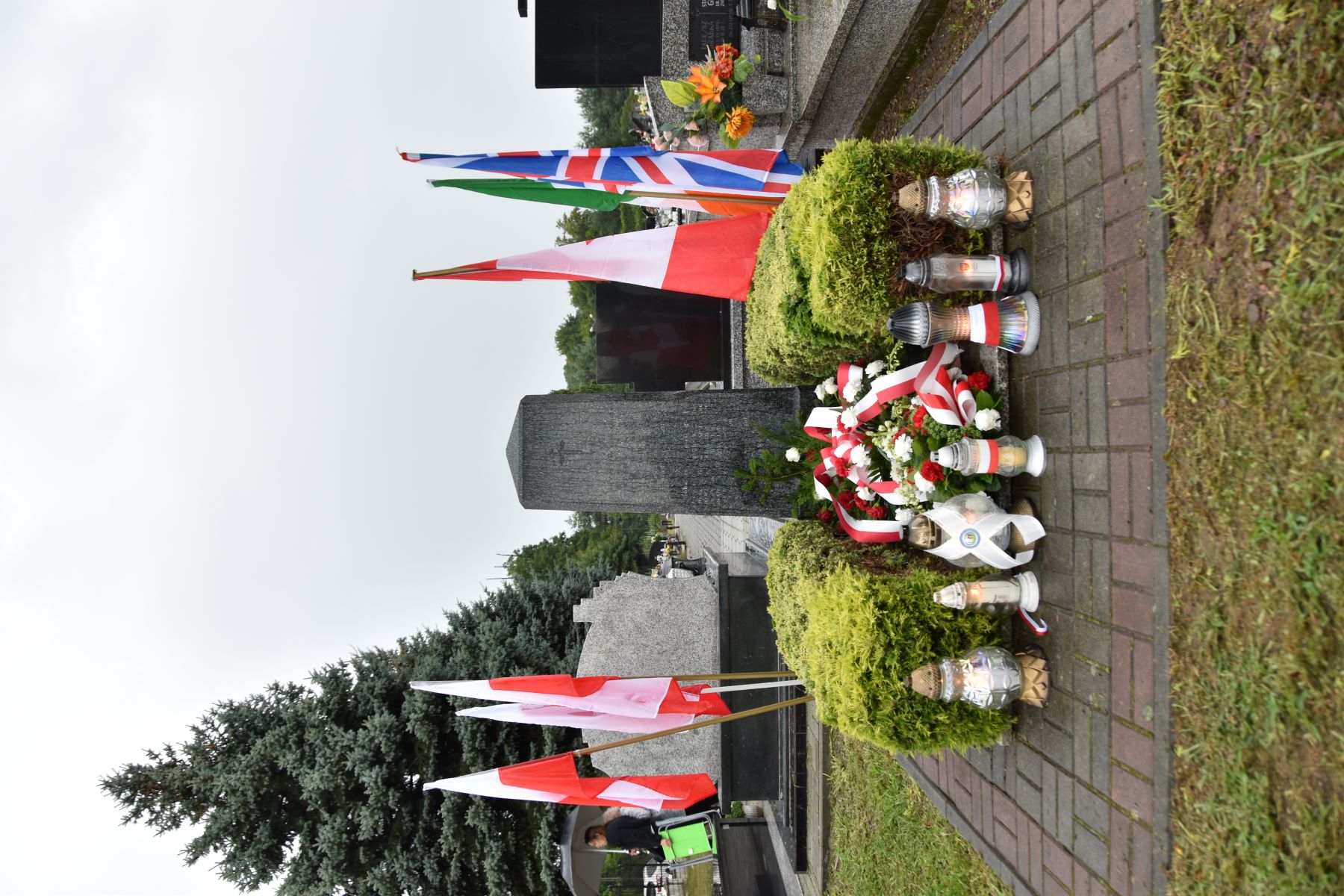 DSC 0746 Dąbrowa oddała hołd bohaterom Powstania Warszawskiego oraz lotnikom Halifaxa