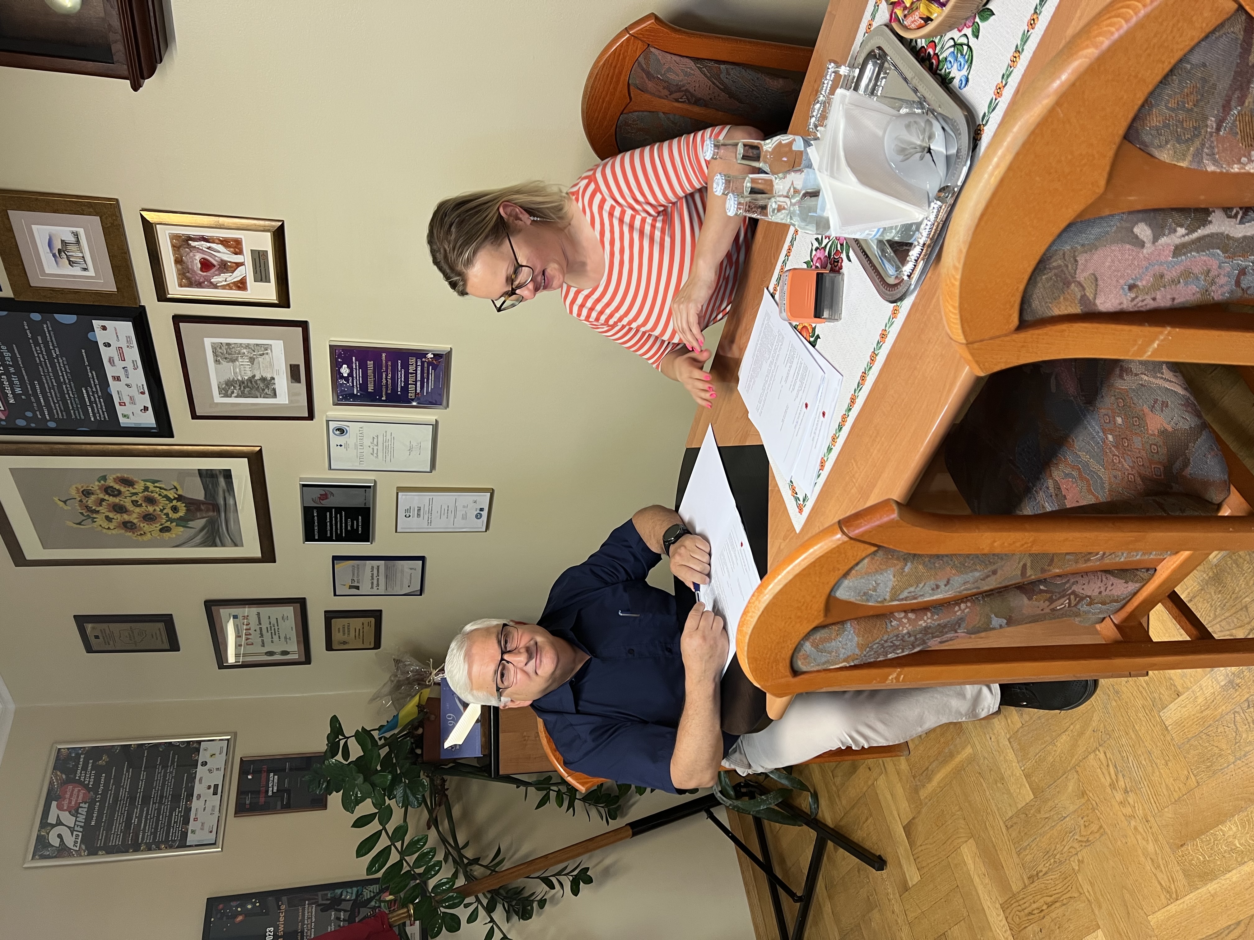 IMG 2606 Podpisanie umów na przebudowę kolejnych dróg na terenie gminy