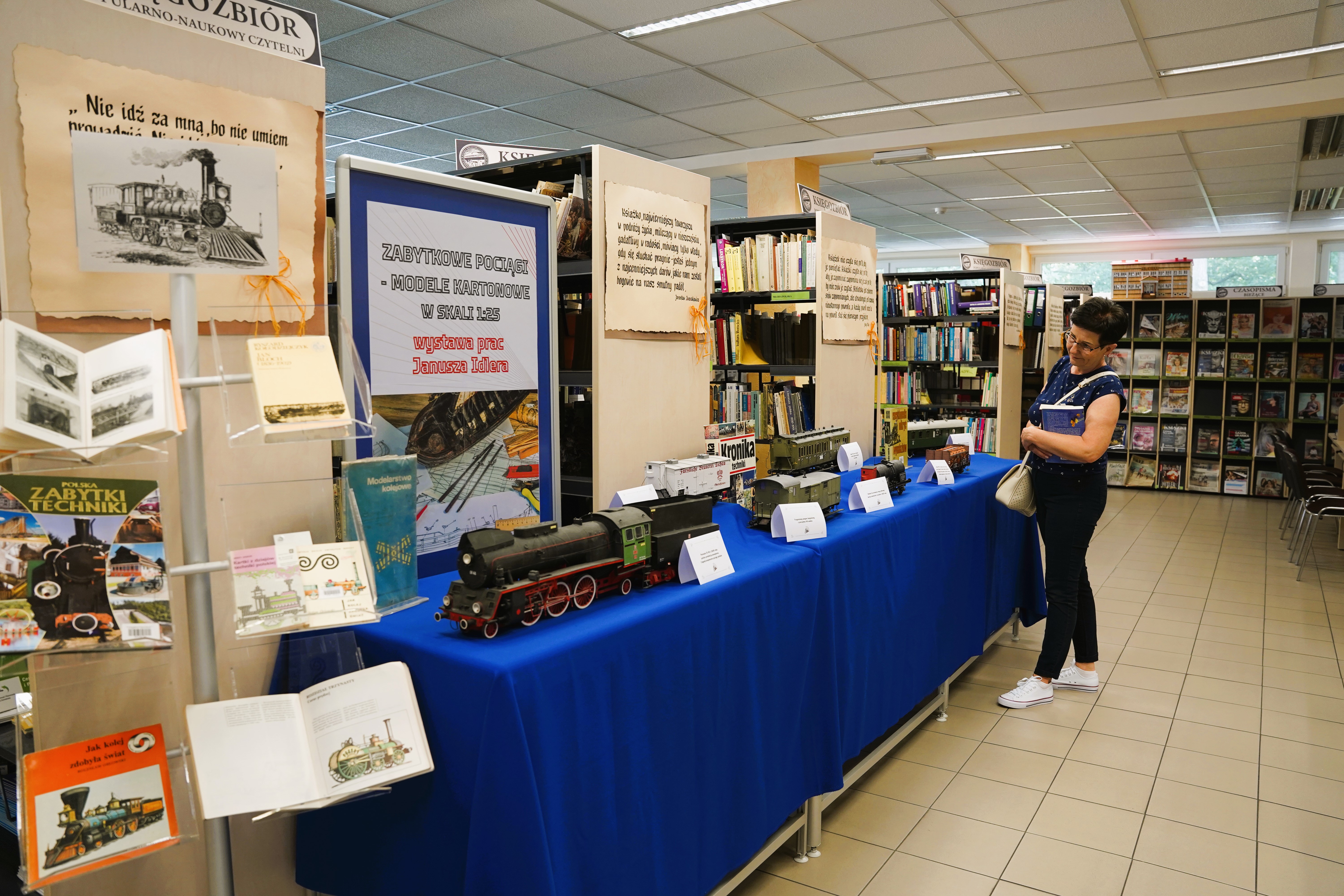 DSC0850 Wystawa modeli pociągów w Miejskiej Bibliotece Publicznej im. Marii Kozaczkowej w Dąbrowie Tarnowskiej