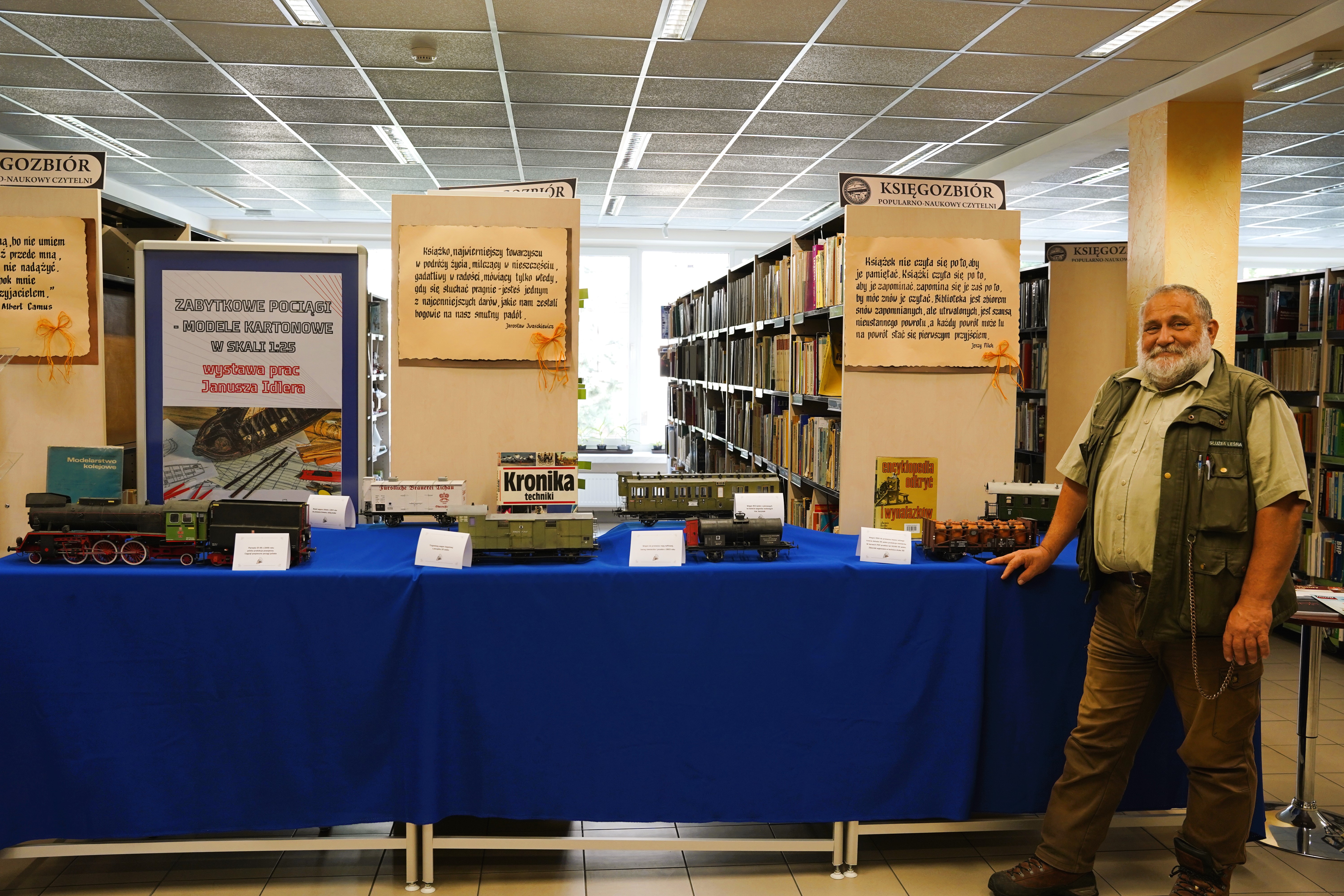 DSC0862 Wystawa modeli pociągów w Miejskiej Bibliotece Publicznej im. Marii Kozaczkowej w Dąbrowie Tarnowskiej