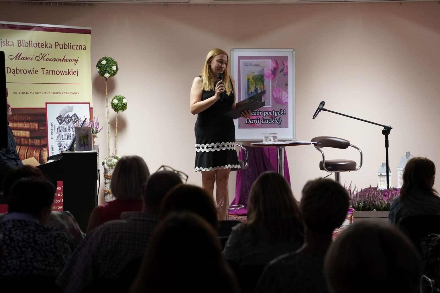 DSC1578 Spotkanie poetyckie z Darią Łucką i Zapiskami Anieli w Miejskiej Bibliotece Publicznej im. Marii Kozaczkowej w Dąbrowie Tarnowskiej