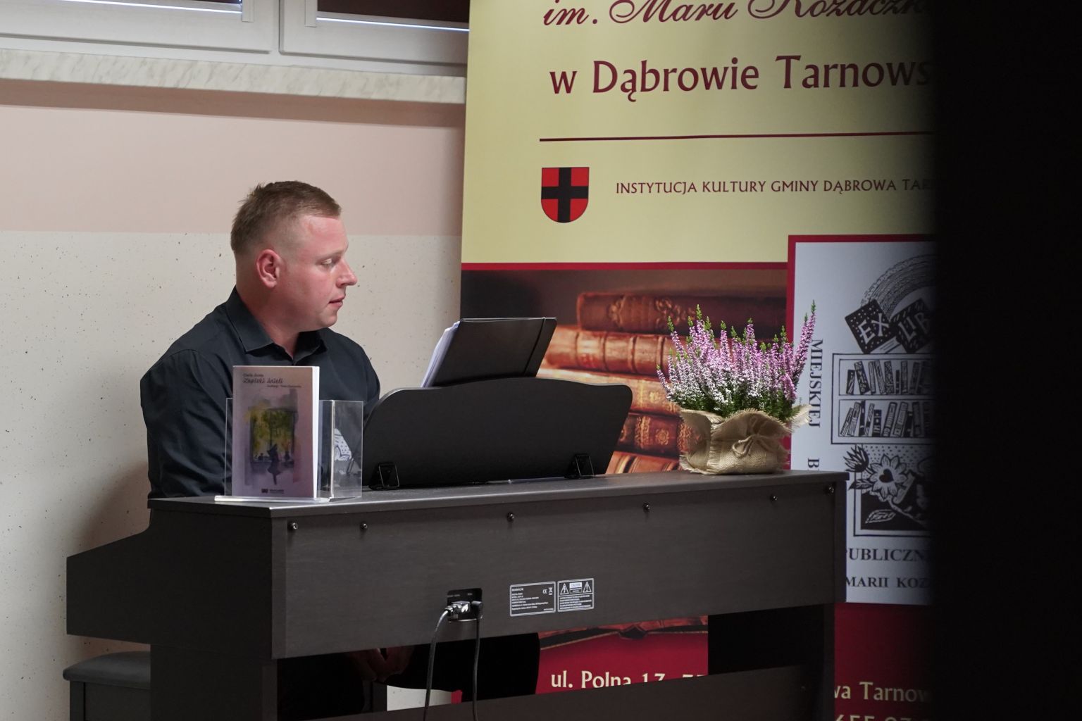DSC1745 Spotkanie poetyckie z Darią Łucką i Zapiskami Anieli w Miejskiej Bibliotece Publicznej im. Marii Kozaczkowej w Dąbrowie Tarnowskiej