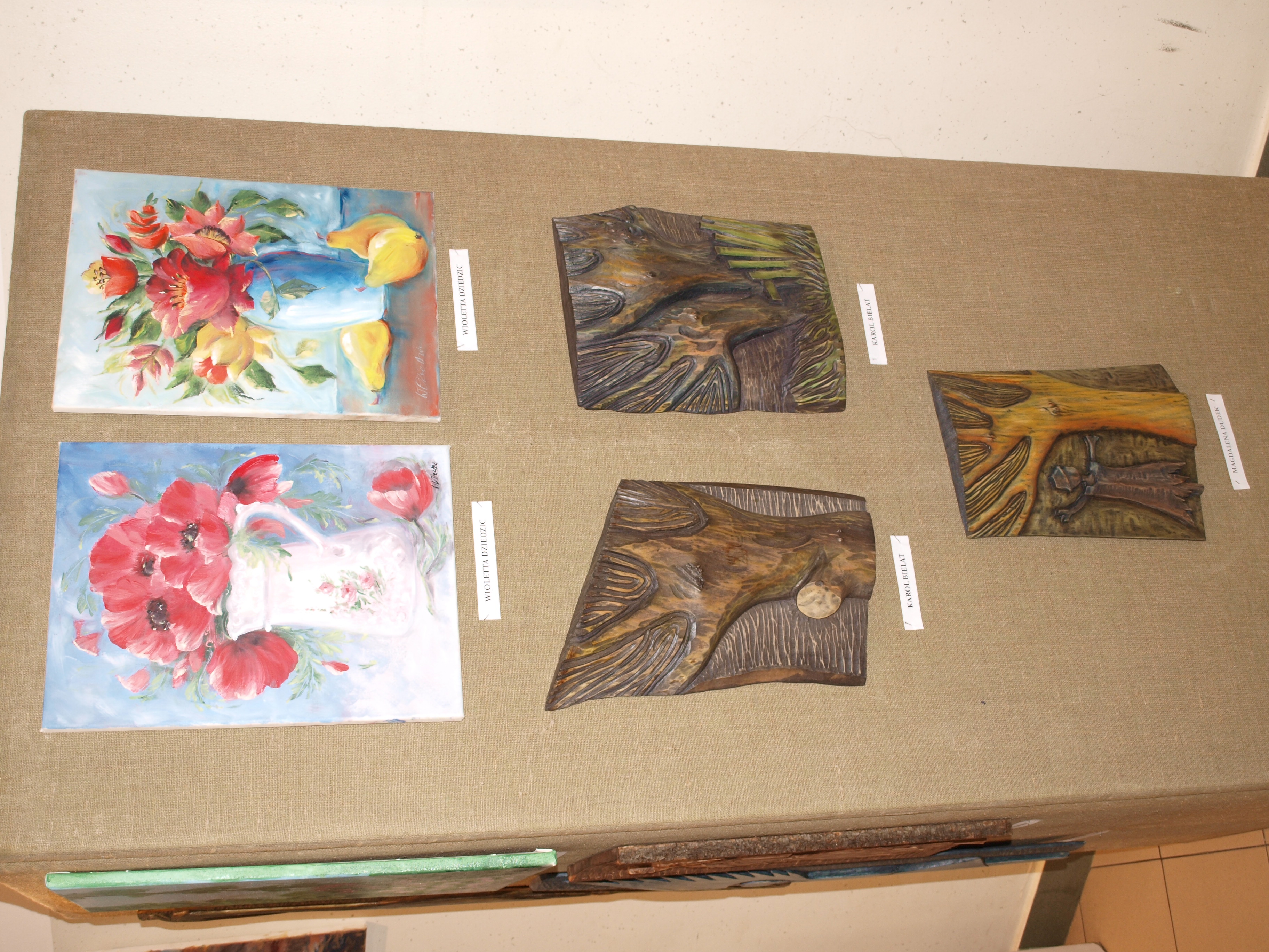 P1013331 SZCZĘŚLIWA TRZYNASTKA – WYSTAWA GRUPY „AA” W GALERII DDK