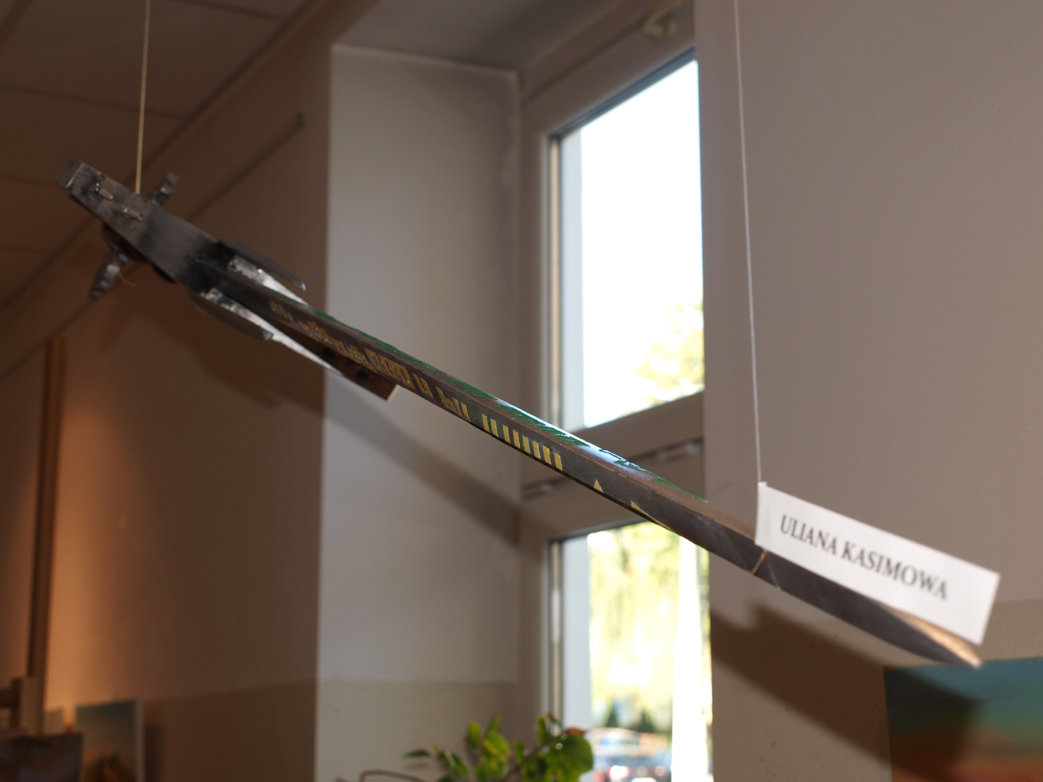 P1013332 SZCZĘŚLIWA TRZYNASTKA – WYSTAWA GRUPY „AA” W GALERII DDK