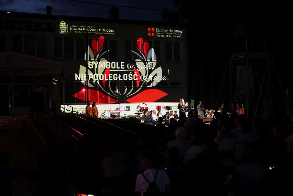 image002 „NIEPODLEGŁA NA MECIE!” – WIDOWSKO MAPPINGOWE W MBP