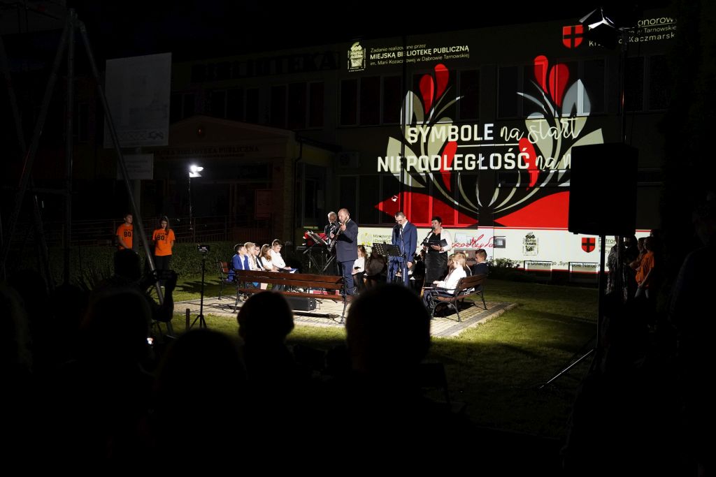 image004 „NIEPODLEGŁA NA MECIE!” – WIDOWSKO MAPPINGOWE W MBP