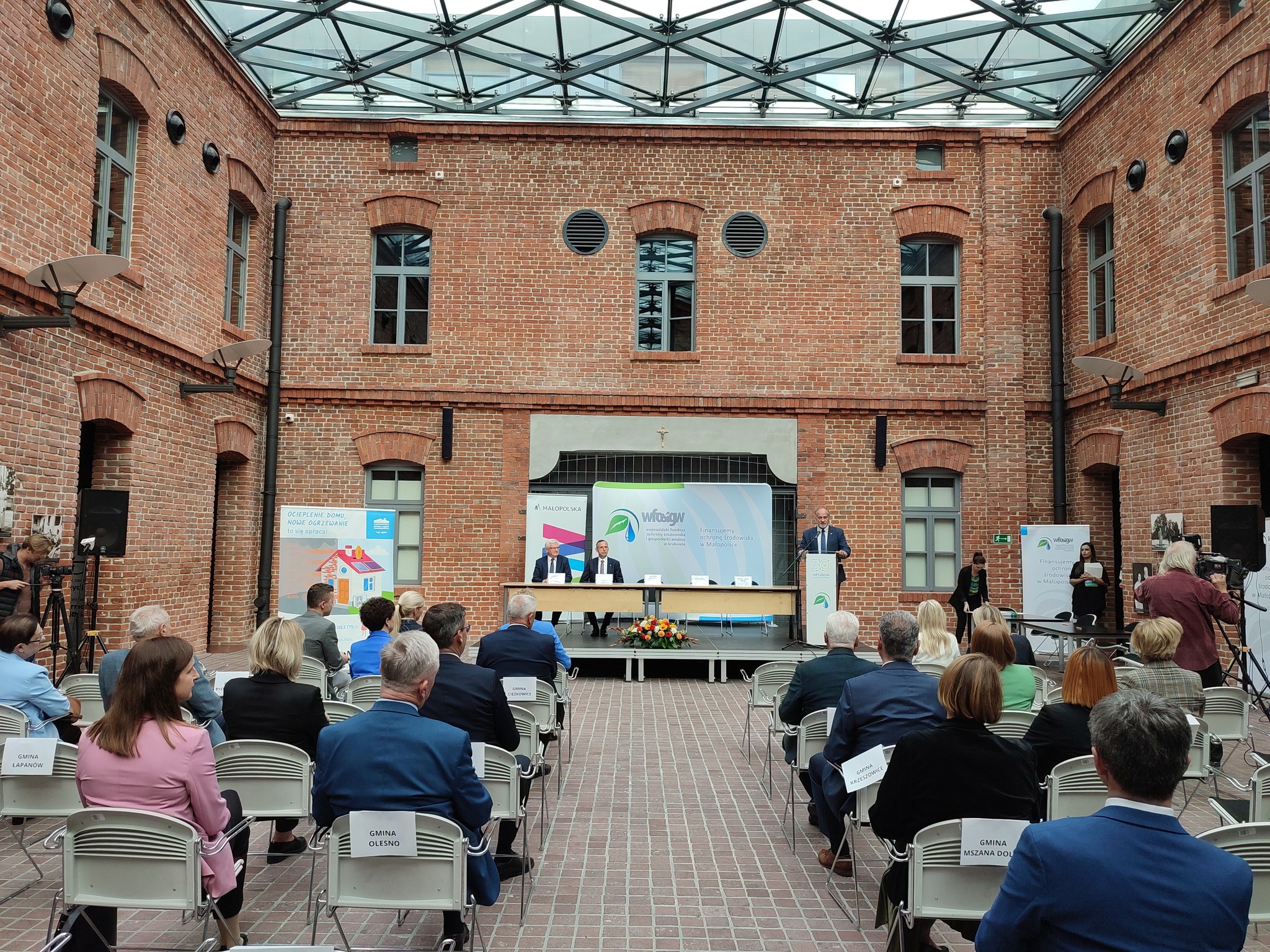 386594000 716152977211878 7092173757121104372 n Uroczyste podpisanie porozumienia w sprawie pełnienia roli operatora w programie Czyste Powietrze