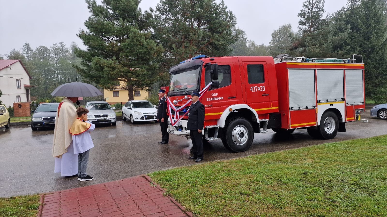 603a4df5 0695 4757 8445 06c1abeea3d7 Uroczyste przekazanie i poświęcenie samochodu strażackiego dla OSP Szarwark