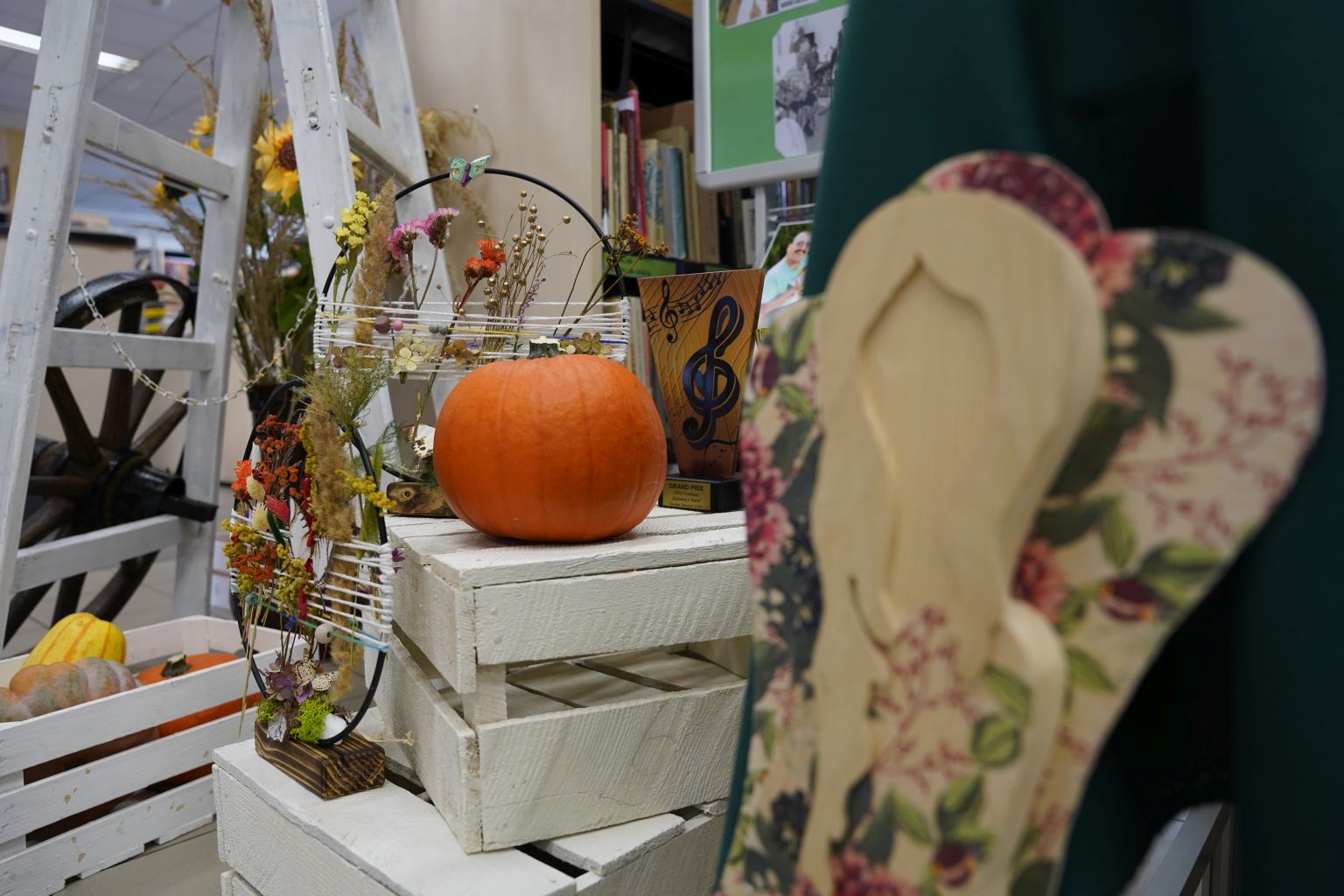 DSC1993 TACY JESTEŚMY wystawa poświęcona twórczości podopiecznych Warsztatów Terapii Zajęciowej w Dąbrowie Tarnowskiej   MBP w Dąbrowie Tarnowskiej