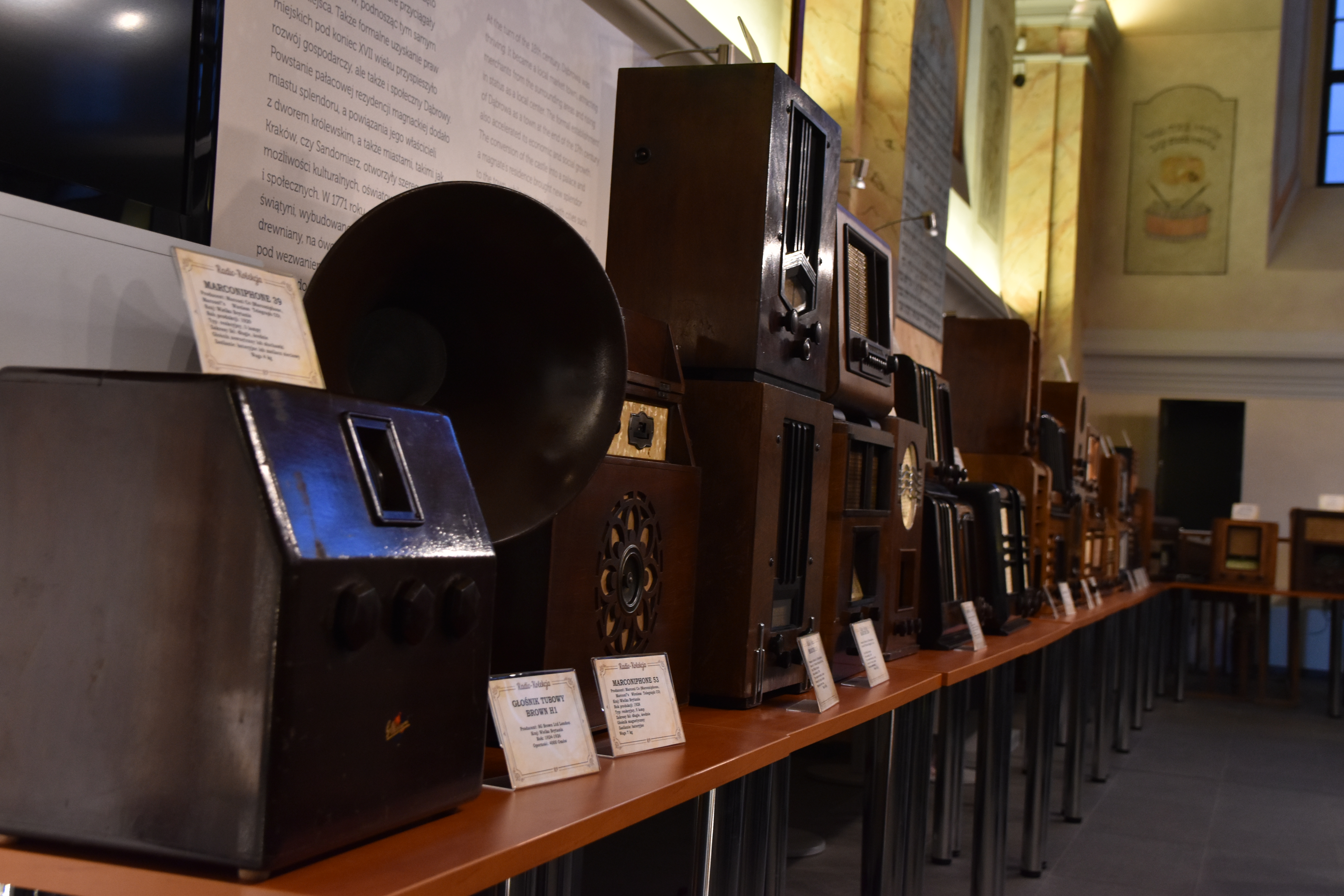 DSC 0361 WERNISAŻ WYSTAWY „RADIO NOSTALGIA” W OSK