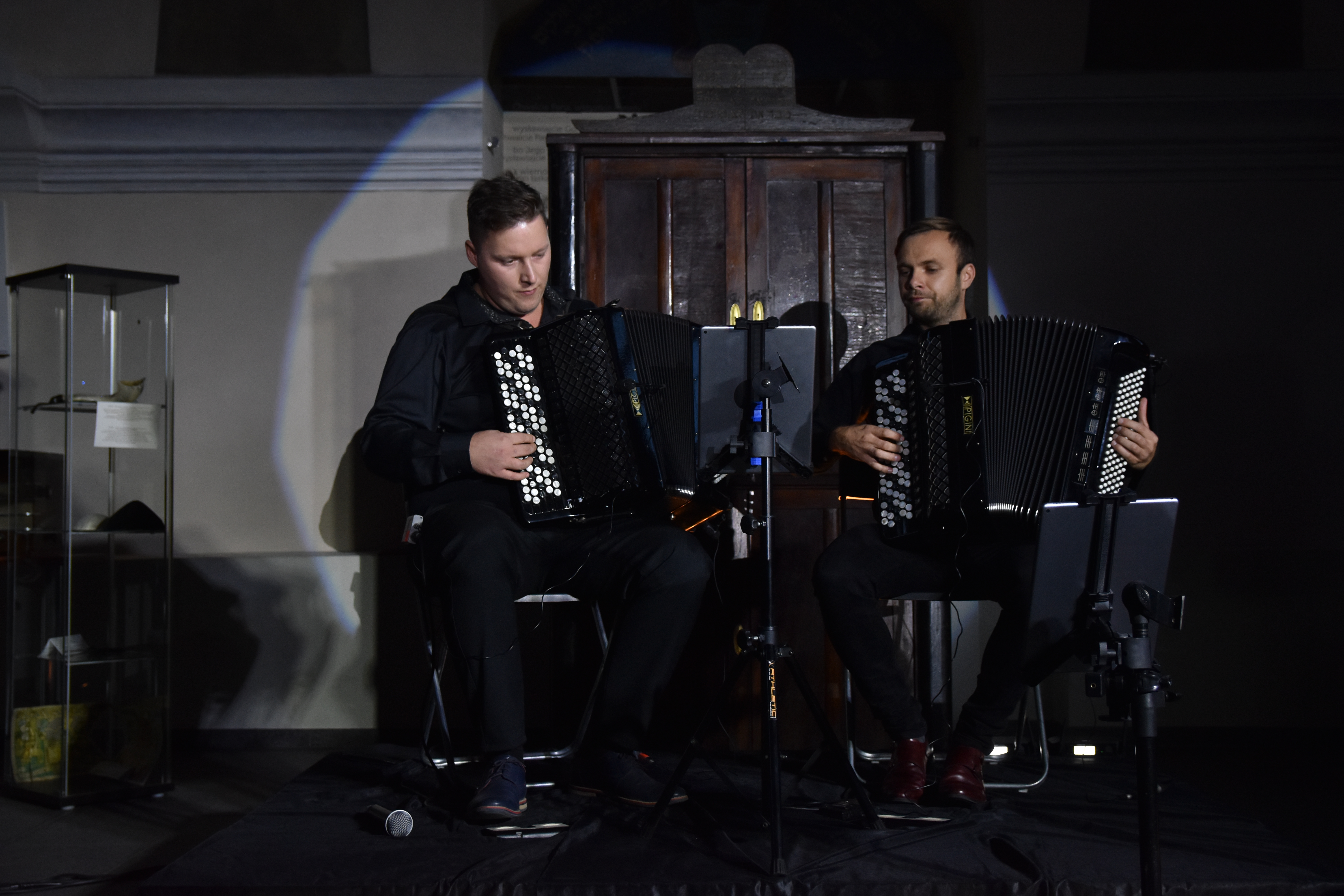 DSC 0366 WERNISAŻ WYSTAWY „RADIO NOSTALGIA” W OSK