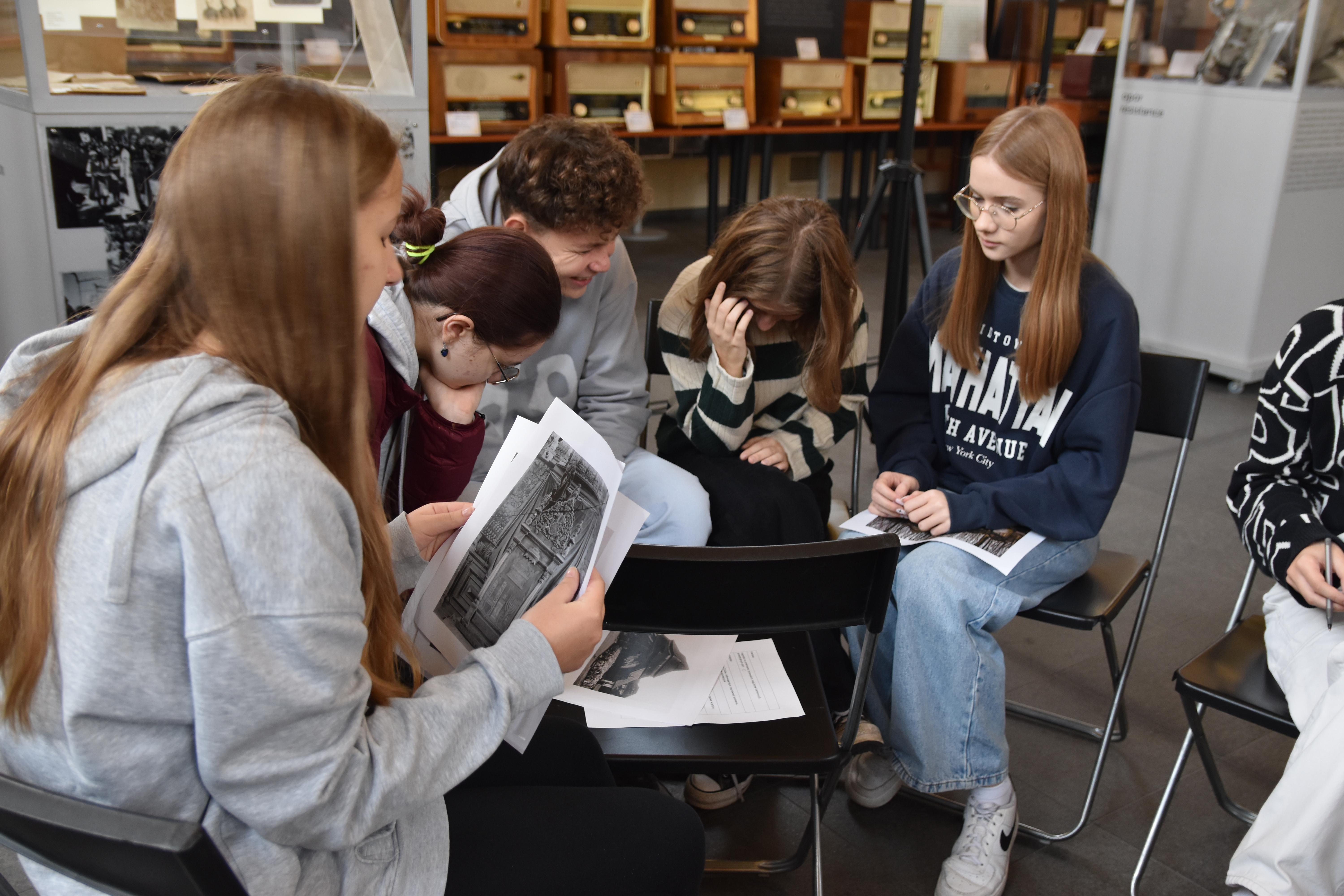 DSC 0493 WARSZTATY EDUKACYJNE Z MUZEUM POLIN W DĄBROWSKIEJ SYNAGODZE