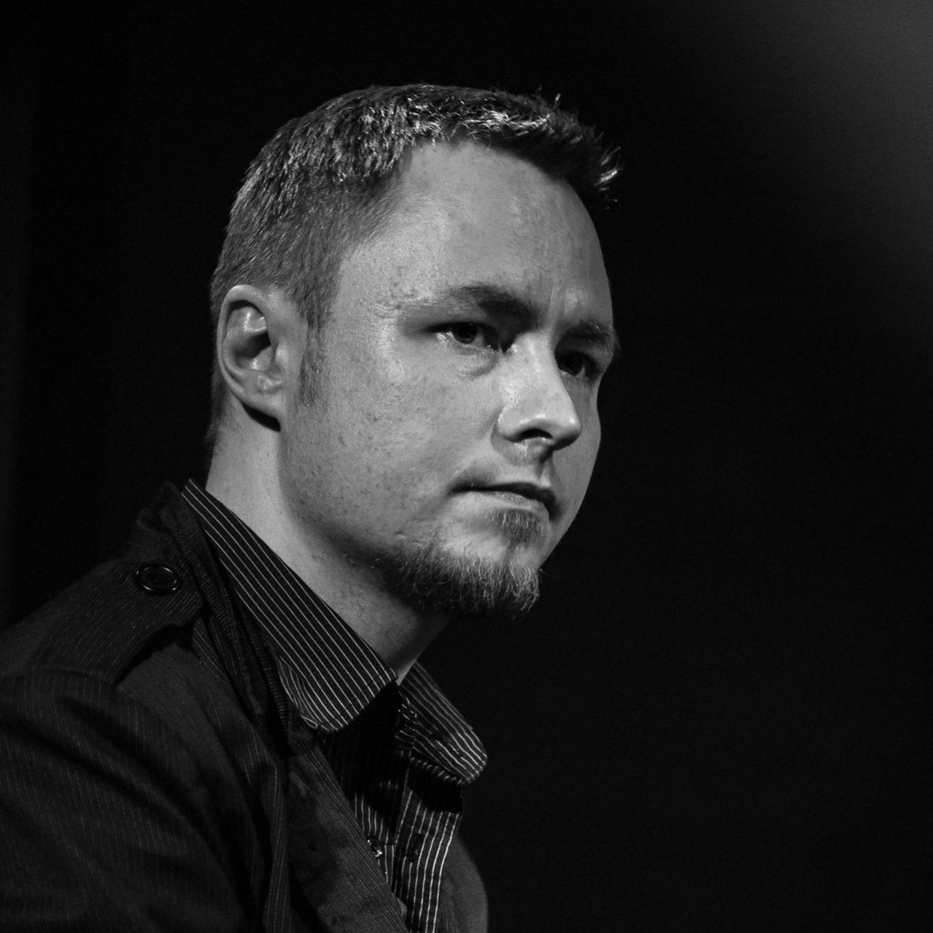 Dariusz Dobroszczyk Zamknięcie sezonu skansenowego w  Muzeum Dwór w Dołędze.  Koncert pt. „Jazzowo, autorsko, literacko czyli ’Jesień, ach, to Ty’”