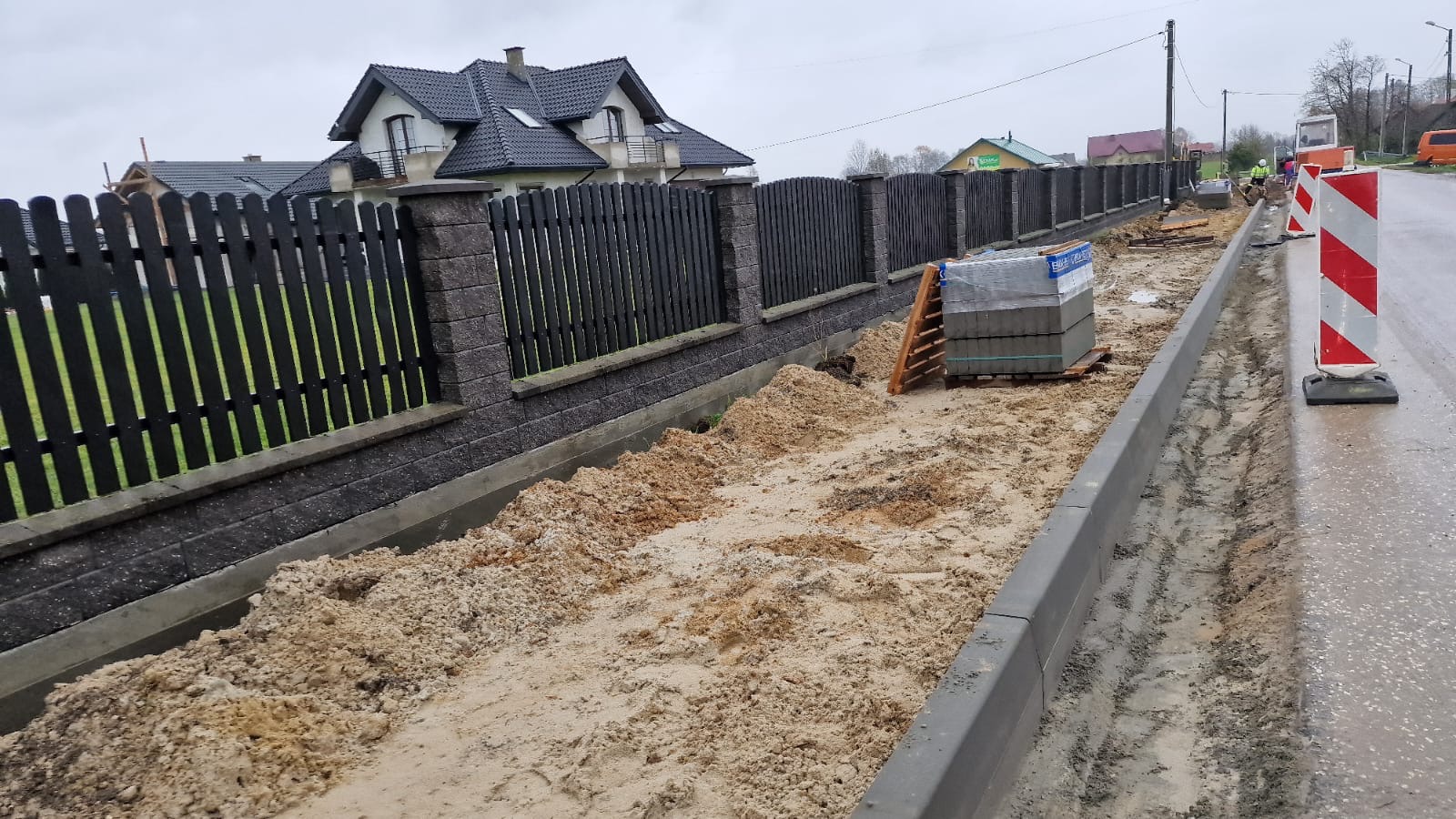 01d1eff7 f5f9 436b b8ad 3fc7aa04ab2c Nowa nawierzchnia drogi w Sołectwie Nieczajna Dolna oraz nowy chodnik w Gruszowie Wielkim