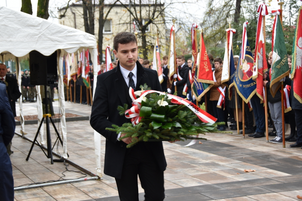 069 DSC 0807 Uroczyste obchody Święta Niepodległości w stolicy powiatu dąbrowskiego