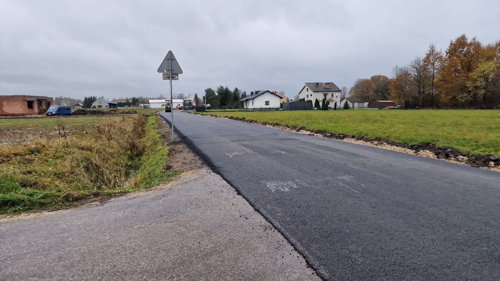 1195c787 9398 426e b789 0b0a620d06ed Nowa nawierzchnia drogi w Sołectwie Nieczajna Dolna oraz nowy chodnik w Gruszowie Wielkim